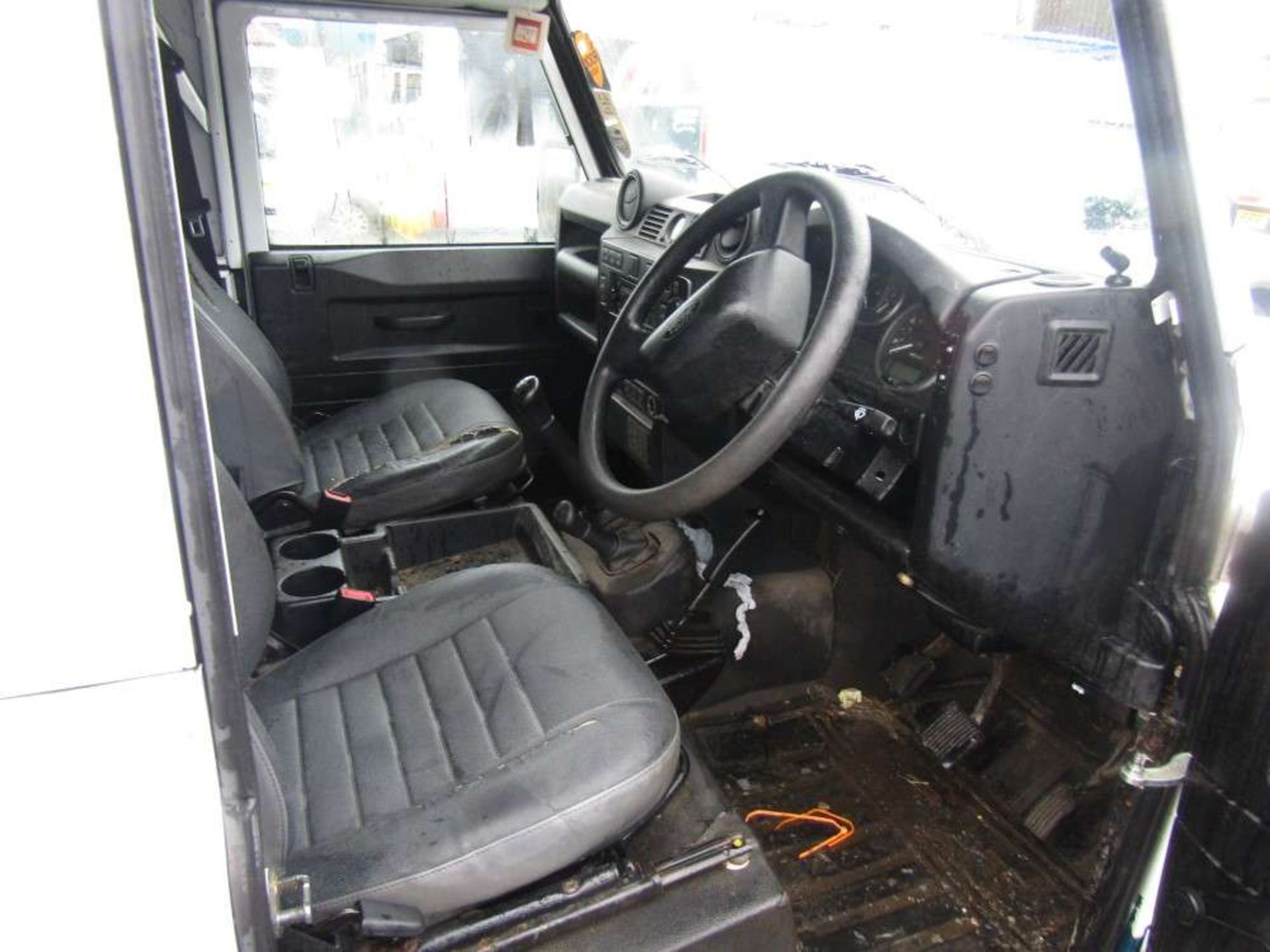 2011 61 reg Land Rover Defender 90 Hard Top TD 4 x 4 (Direct United Utilities Water) - Image 6 of 7