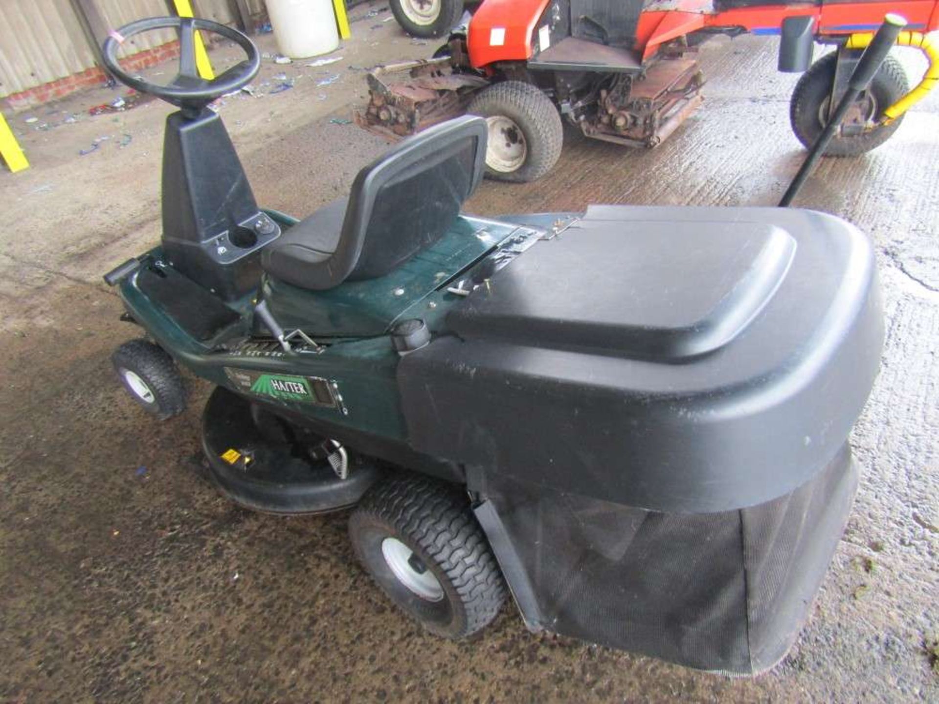 Hayter Heritage M10/30 Petrol Ride On Mower - Image 4 of 4