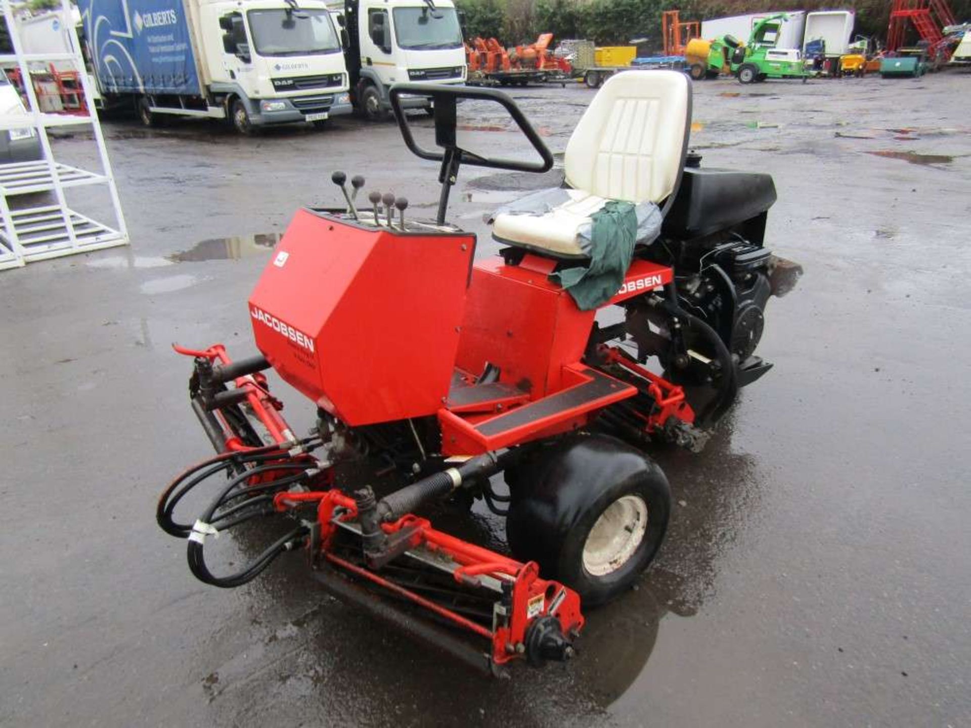 Jacobsen Greens King IV V-Twin OHV Ride On Mower - Image 2 of 5