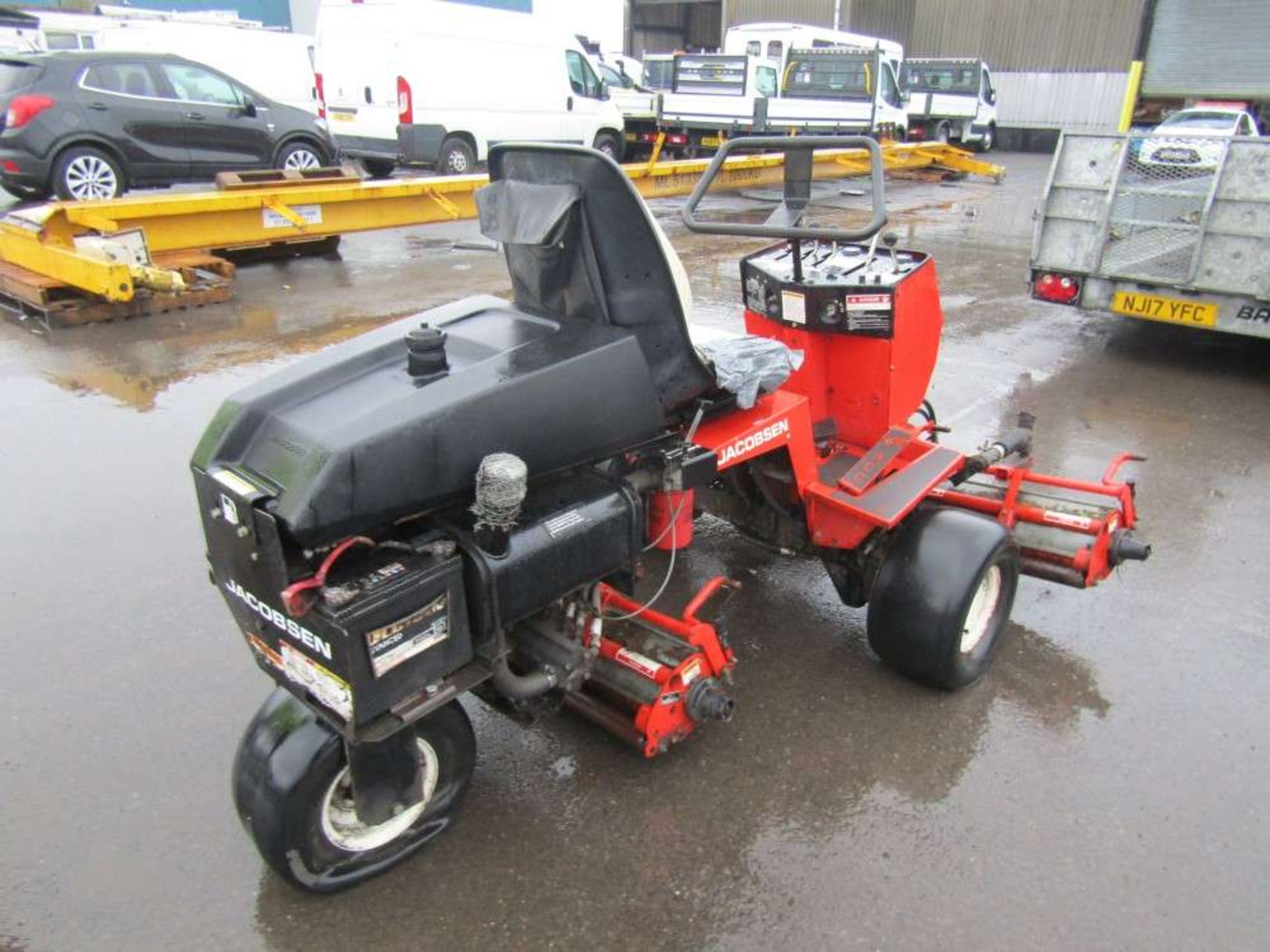 Jacobsen Greens King IV V-Twin OHV Ride On Mower - Image 4 of 5