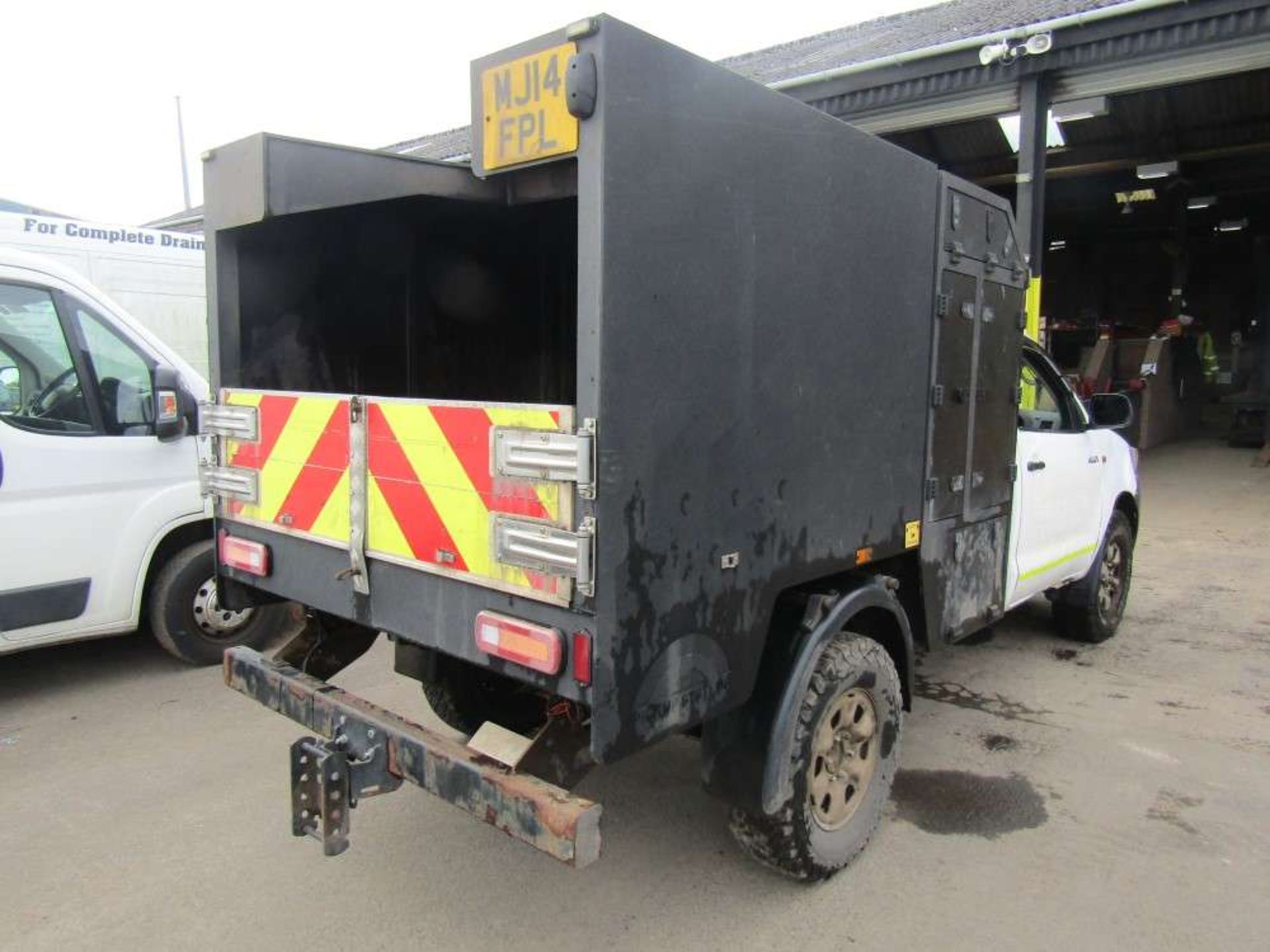 2014 14 reg Toyota Hilux Active D-4D 4 x 4 S/C Tipper (Direct Electricity NW) - Image 4 of 7