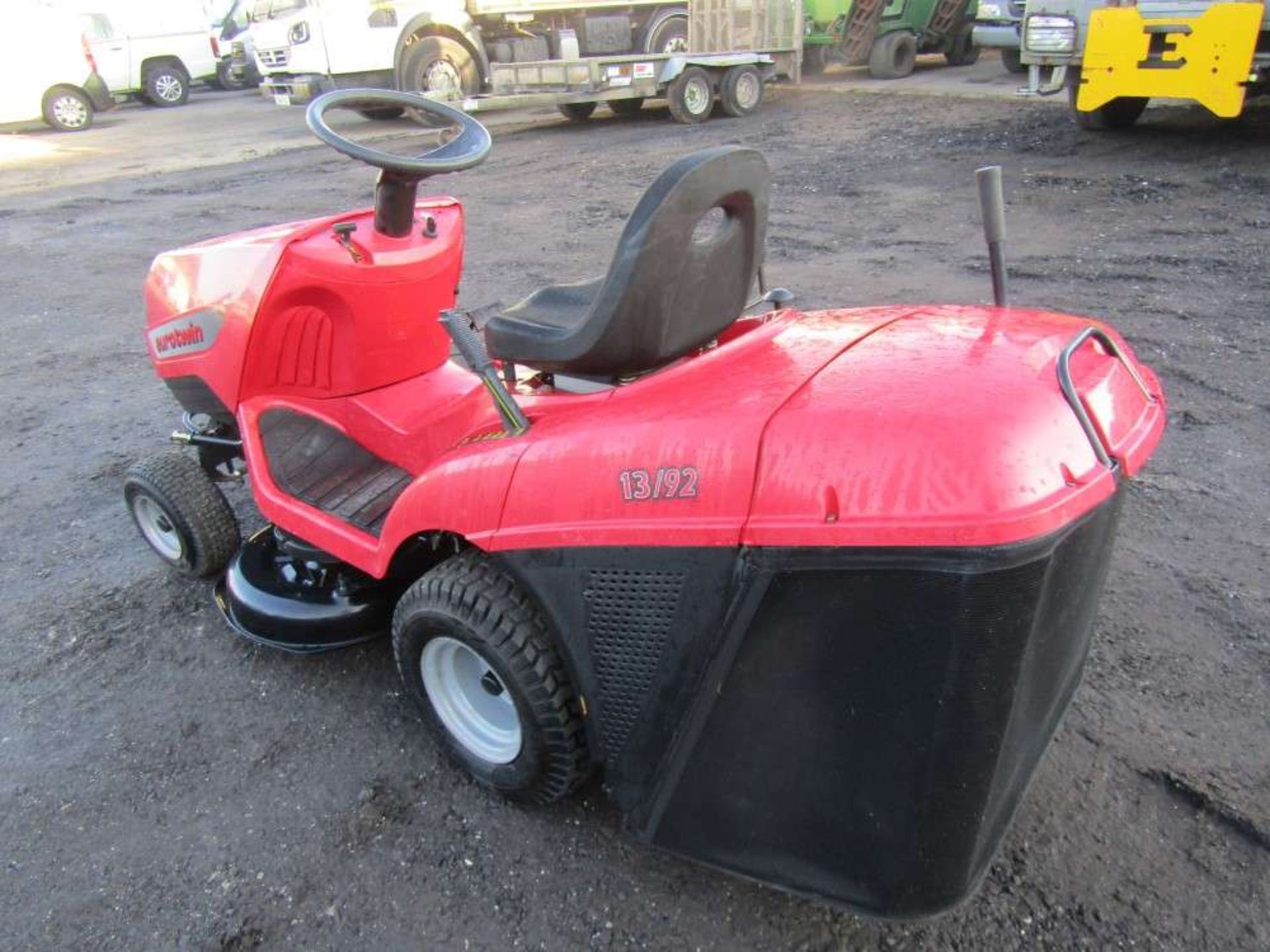 Eurotwin 13/92 Ride On Mower - Image 3 of 5