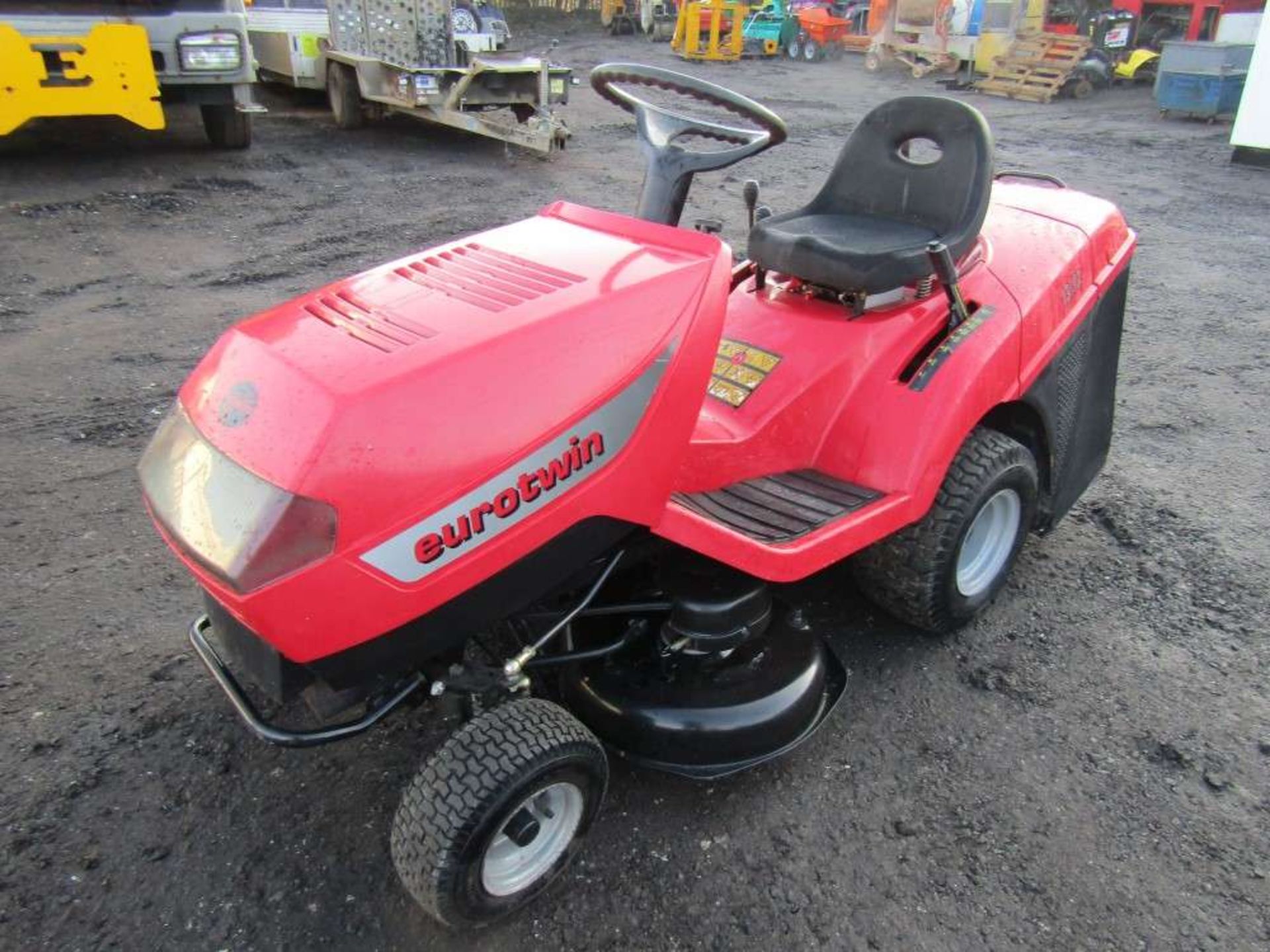 Eurotwin 13/92 Ride On Mower - Image 2 of 5