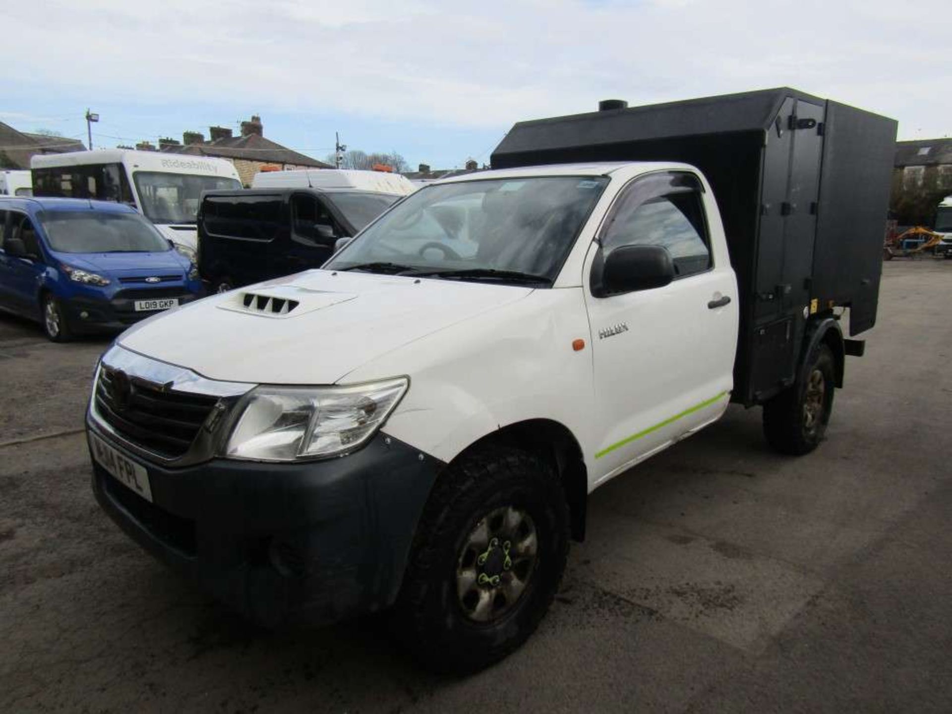 2014 14 reg Toyota Hilux Active D-4D 4 x 4 S/C Tipper (Direct Electricity NW) - Image 2 of 7