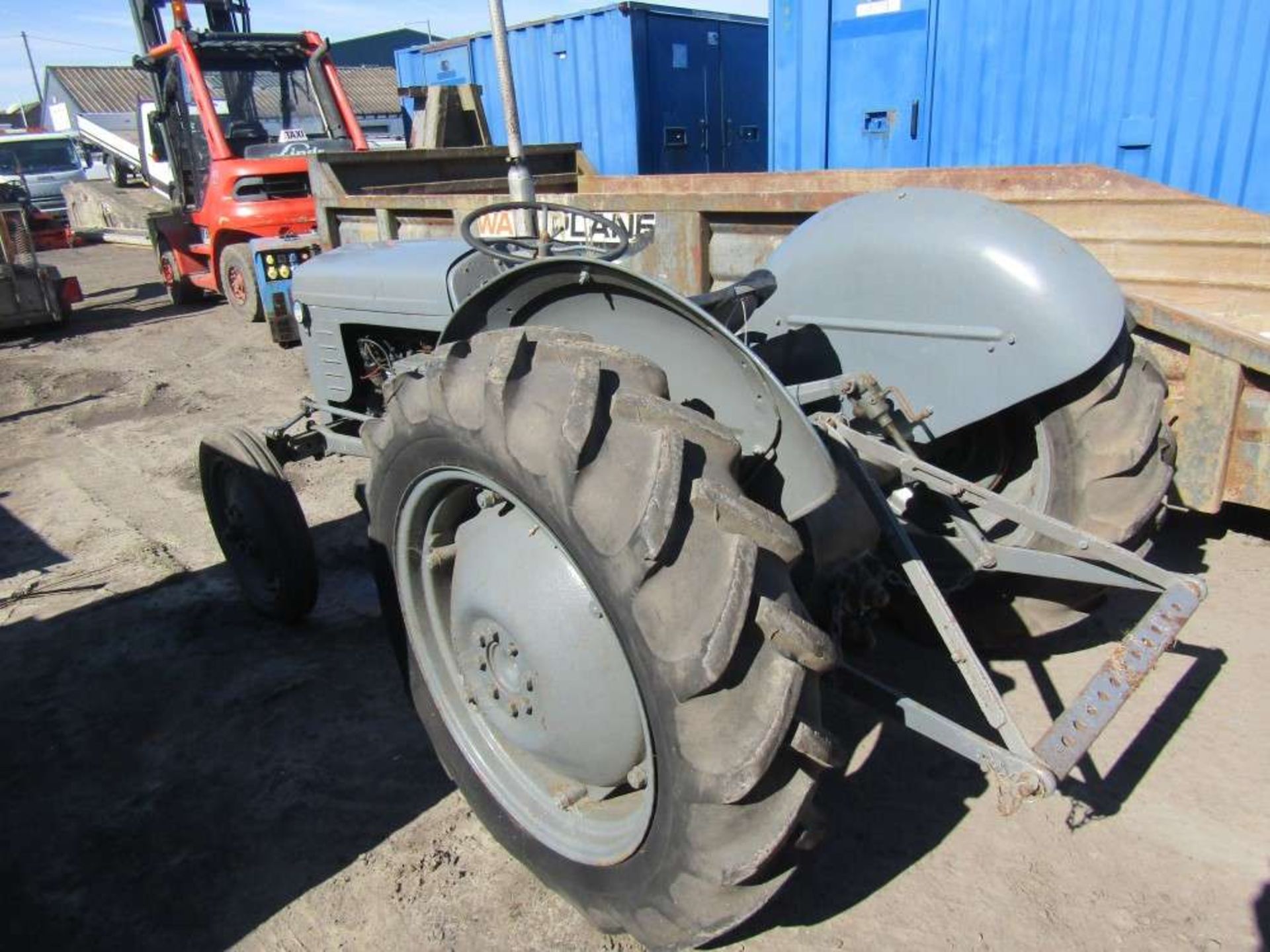 Massey Ferguson Tractor (Does Run But Needs Recommissioning) - Image 3 of 4