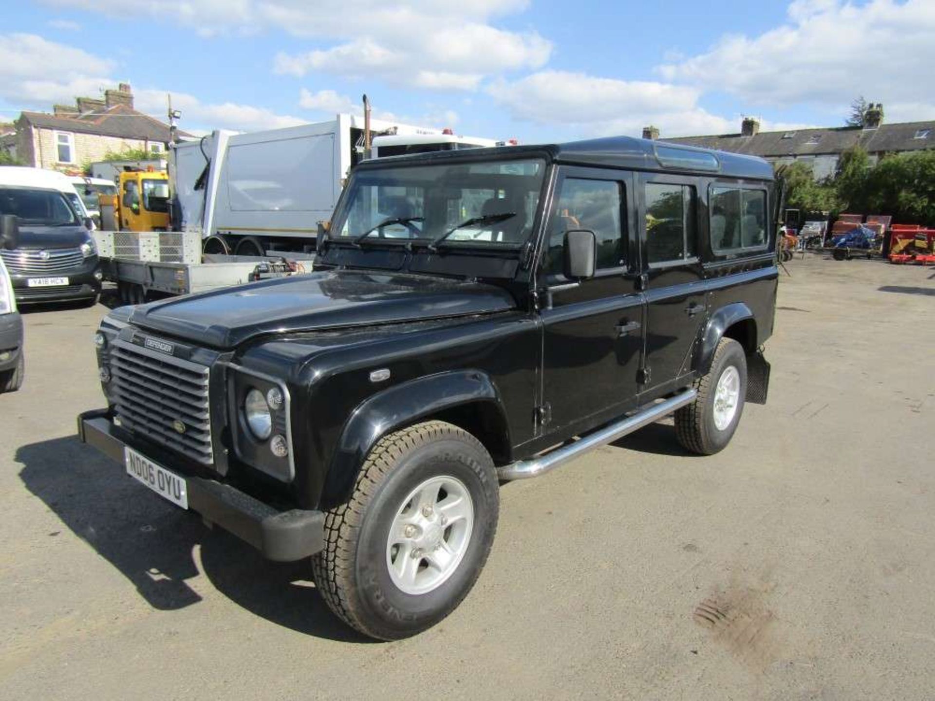 2006 06 reg Land Rover Defender 110 TD5 XS County - Image 2 of 8