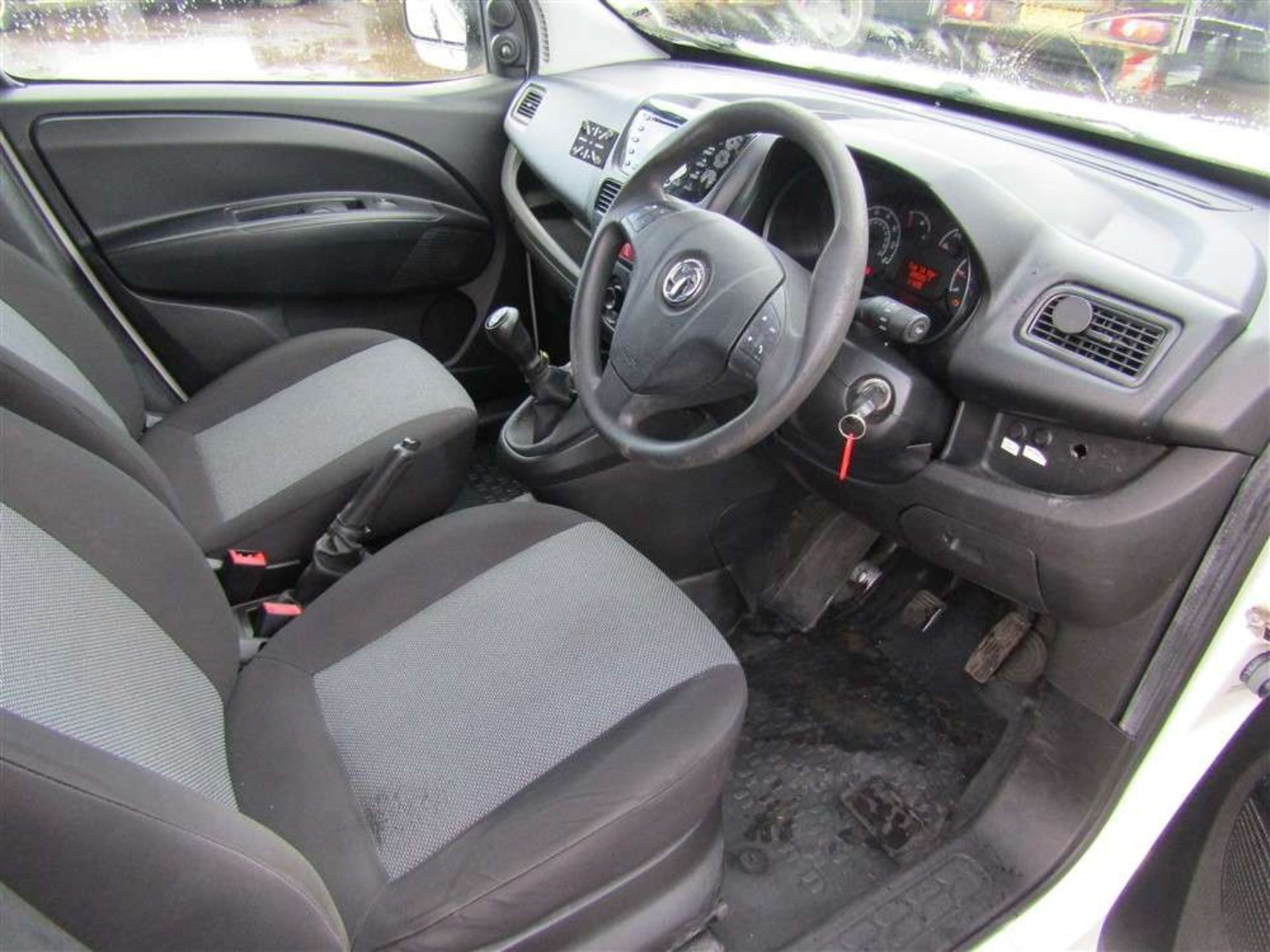 2014 14 reg Vauxhall Combo 2300 L1H1 CDTI - Image 6 of 7