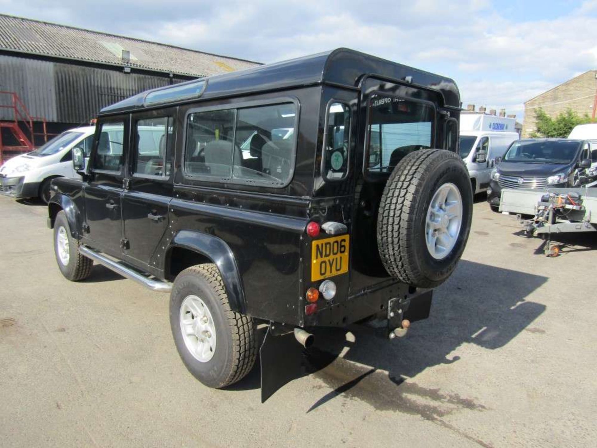 2006 06 reg Land Rover Defender 110 TD5 XS County - Image 3 of 8