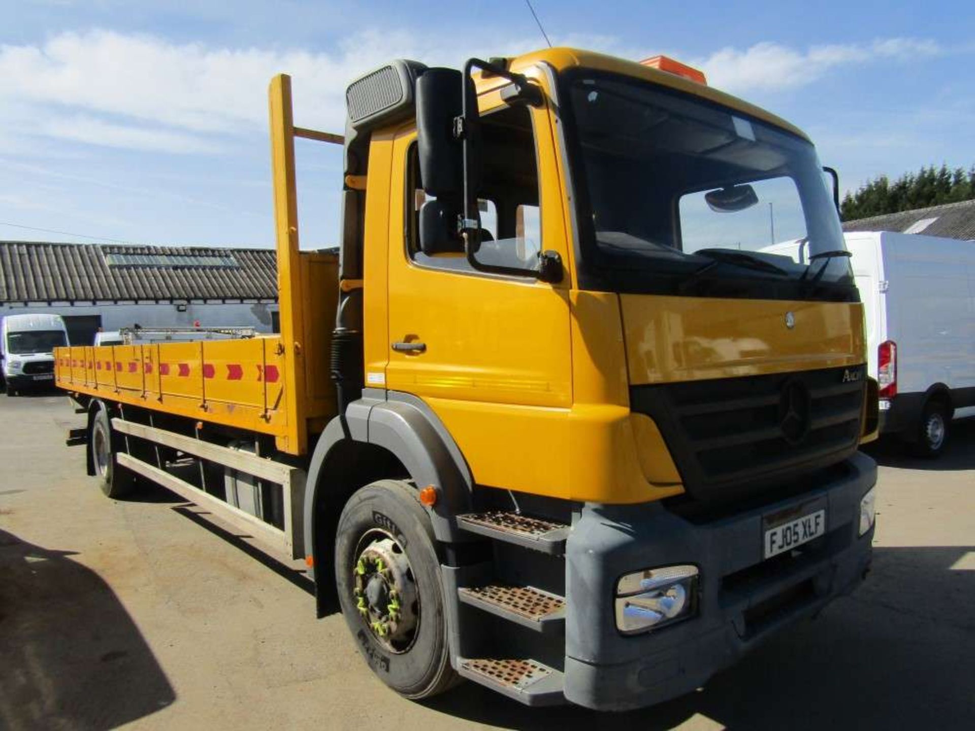 2005 05 reg Mercedes 1823 18t Flat Bed With Tail Lift