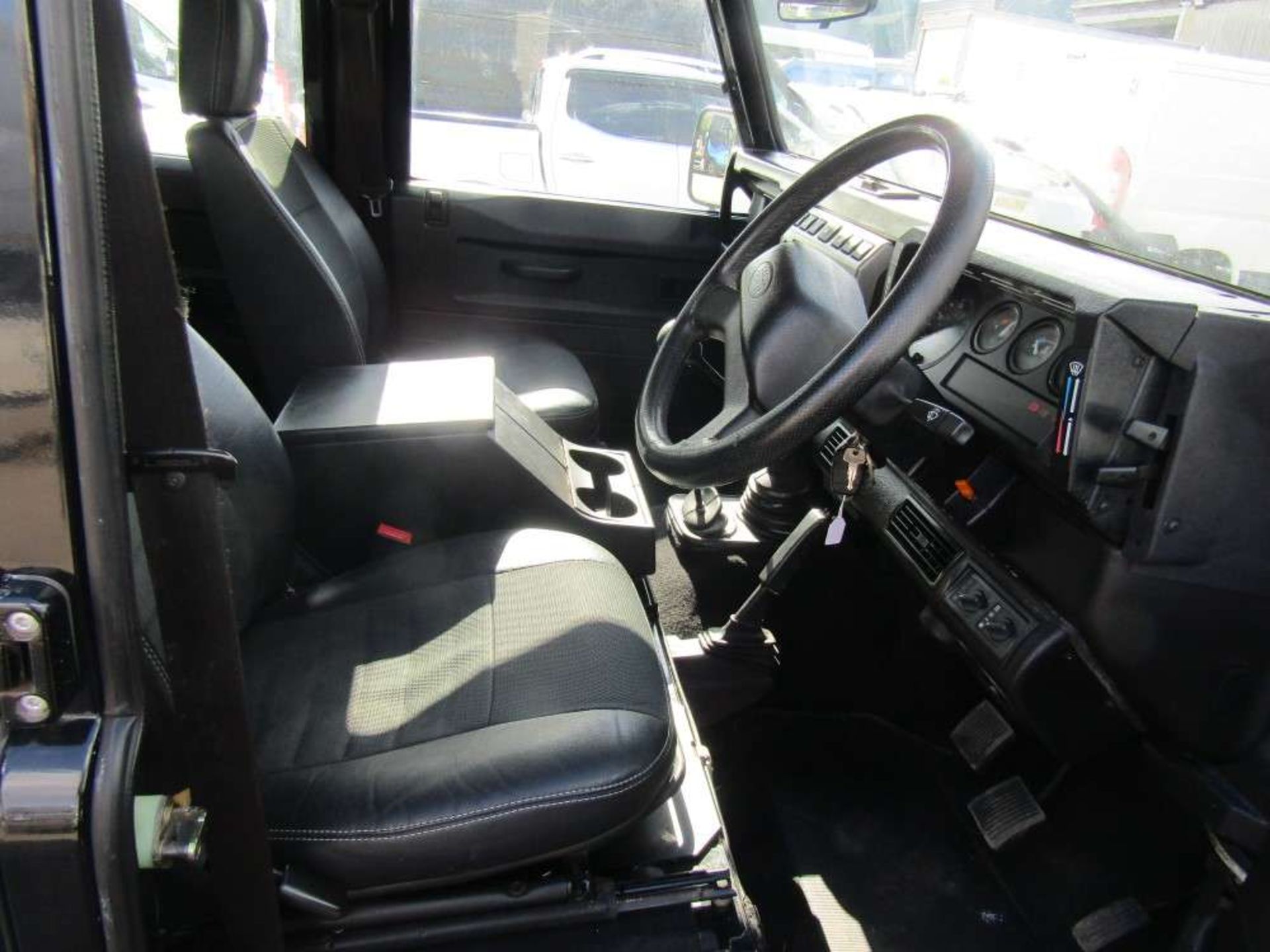 2006 06 reg Land Rover Defender 110 TD5 XS County - Image 7 of 8