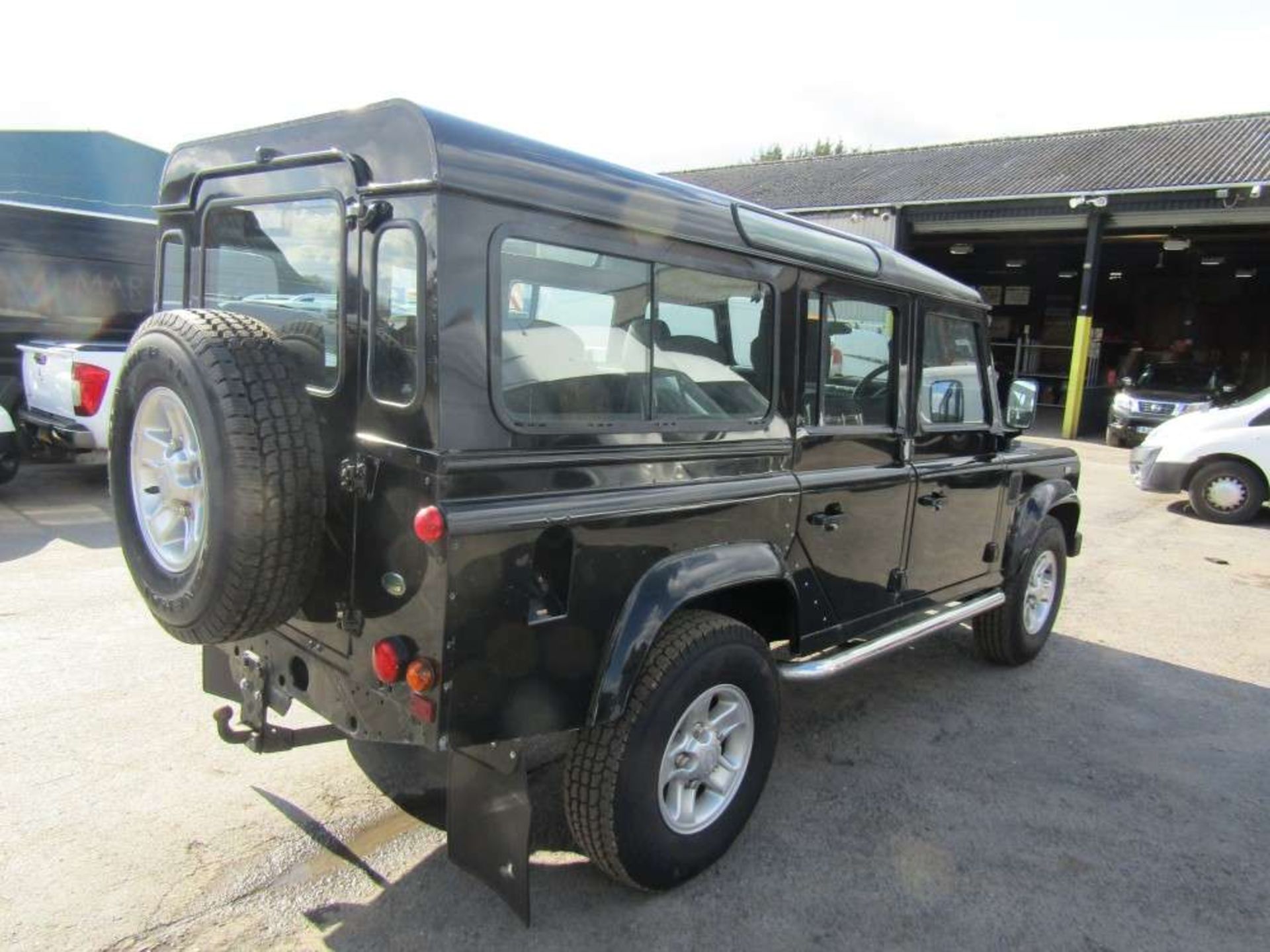2006 06 reg Land Rover Defender 110 TD5 XS County - Image 4 of 8