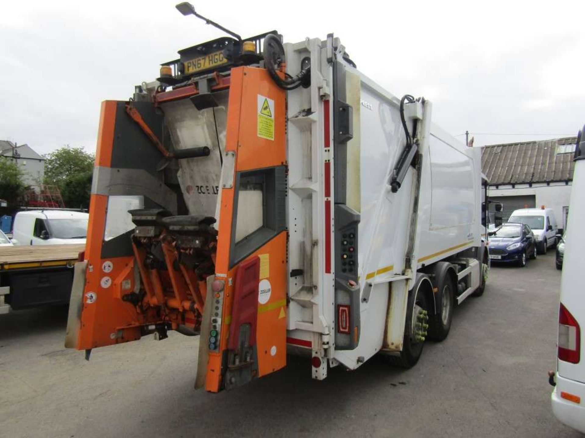 2017 67 reg Mercedes Econic 2630 Refuse Wagon - Image 4 of 7