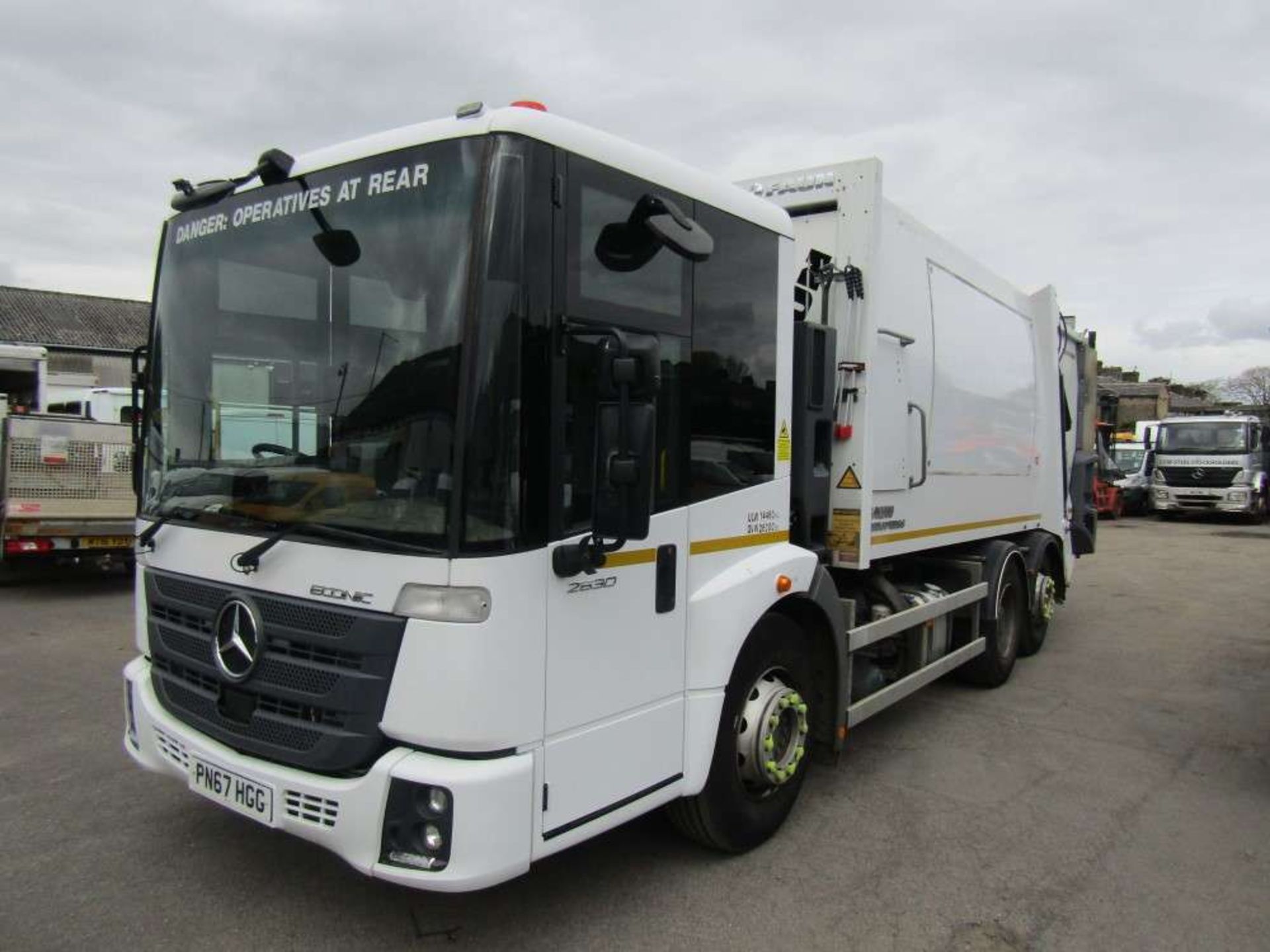 2017 67 reg Mercedes Econic 2630 Refuse Wagon - Image 2 of 7