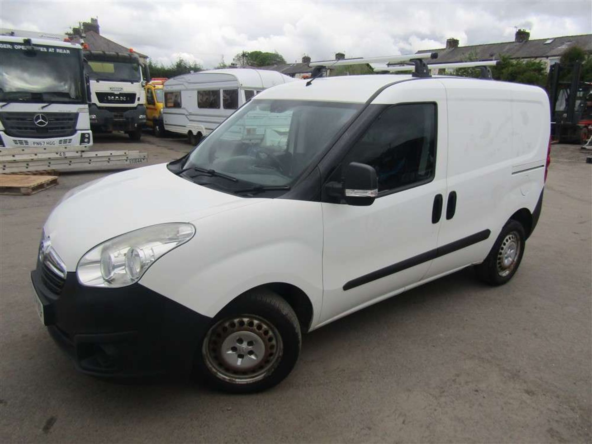 2013 63 reg Vauxhall Combo 2300 CDTI - Image 2 of 7