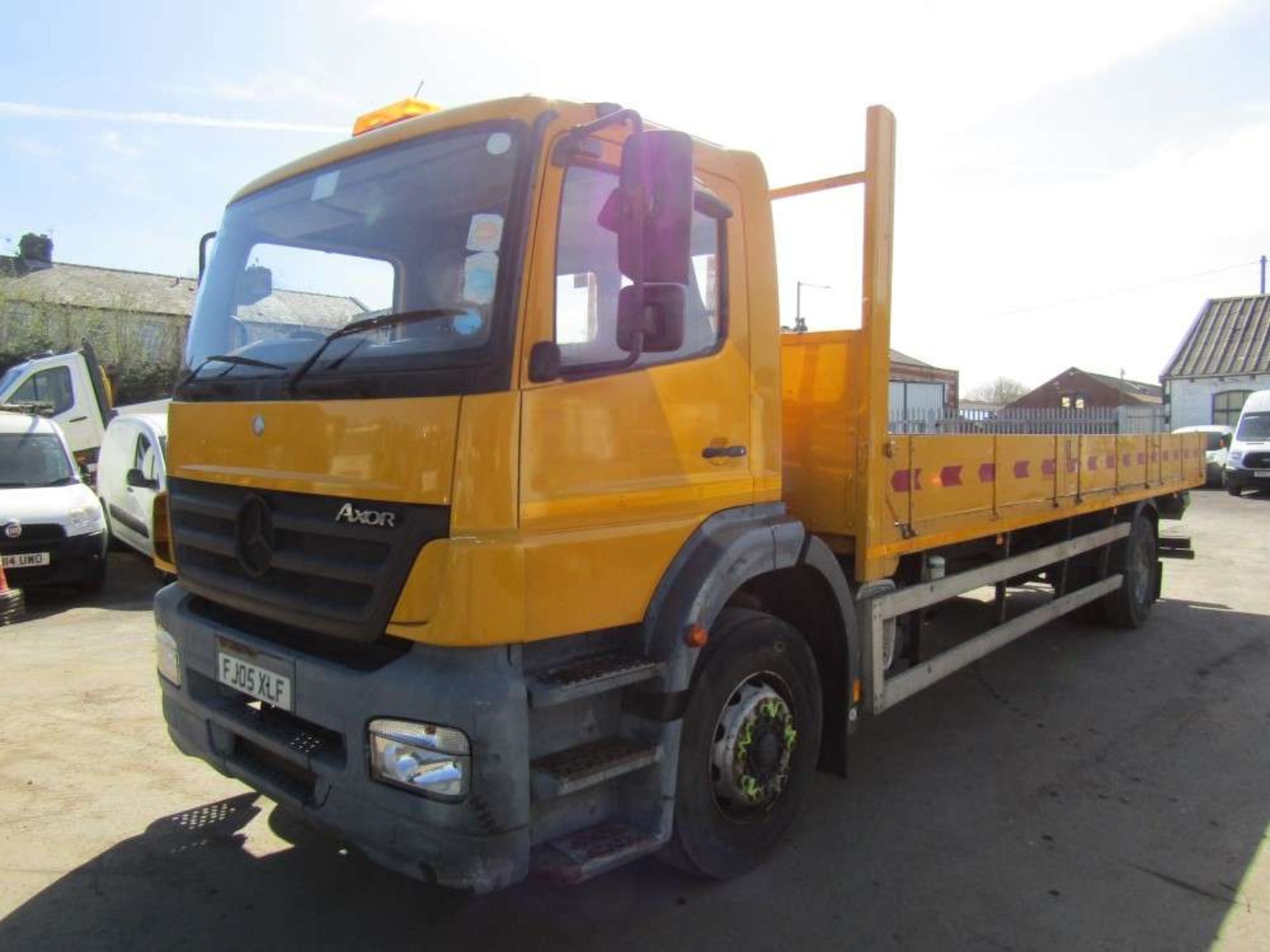 2005 05 reg Mercedes 1823 18t Flat Bed With Tail Lift - Image 2 of 6