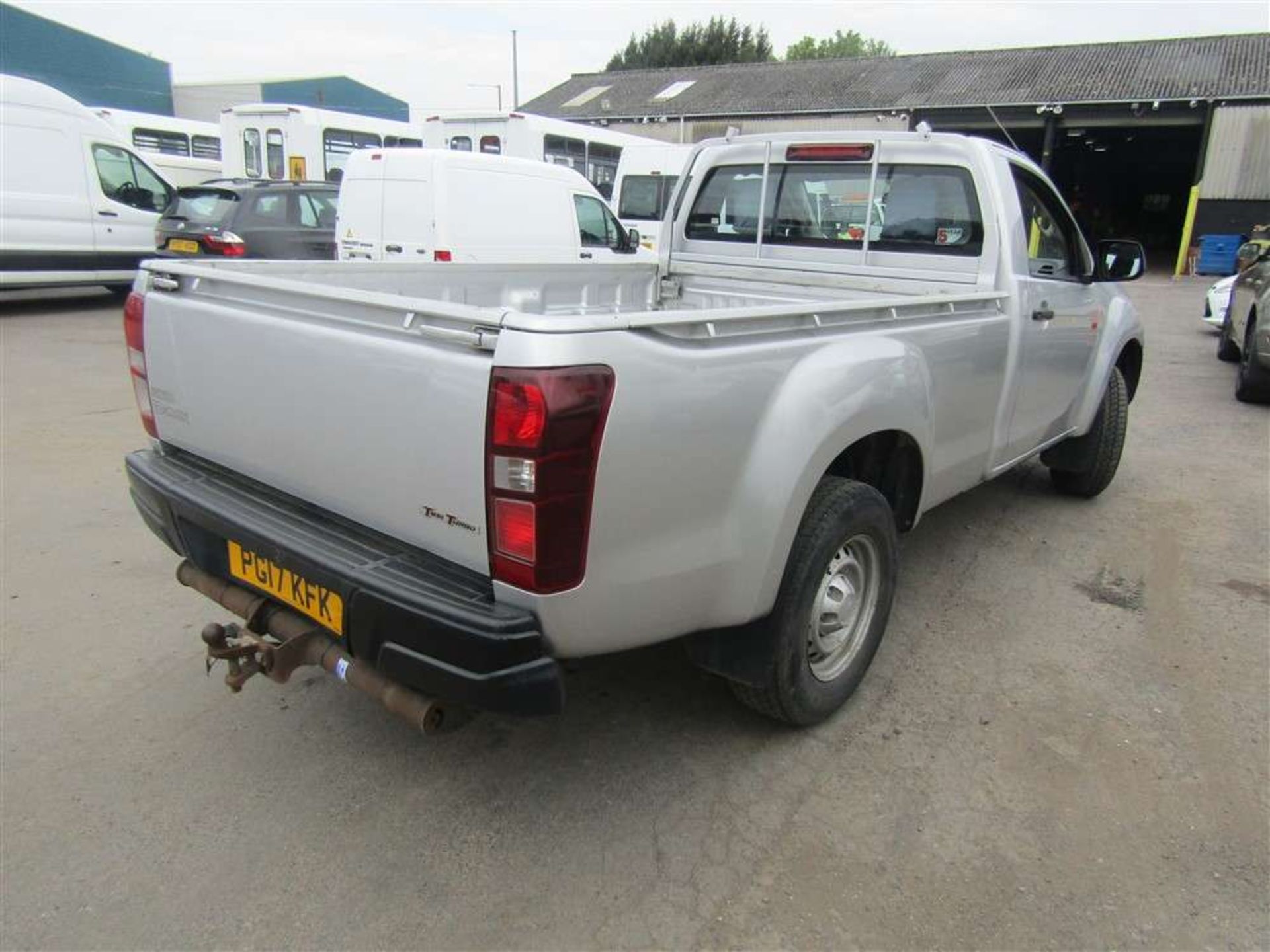 2017 17 reg Isuzu D-Max s/c Twin Turbo TD Pick-up - Image 4 of 7