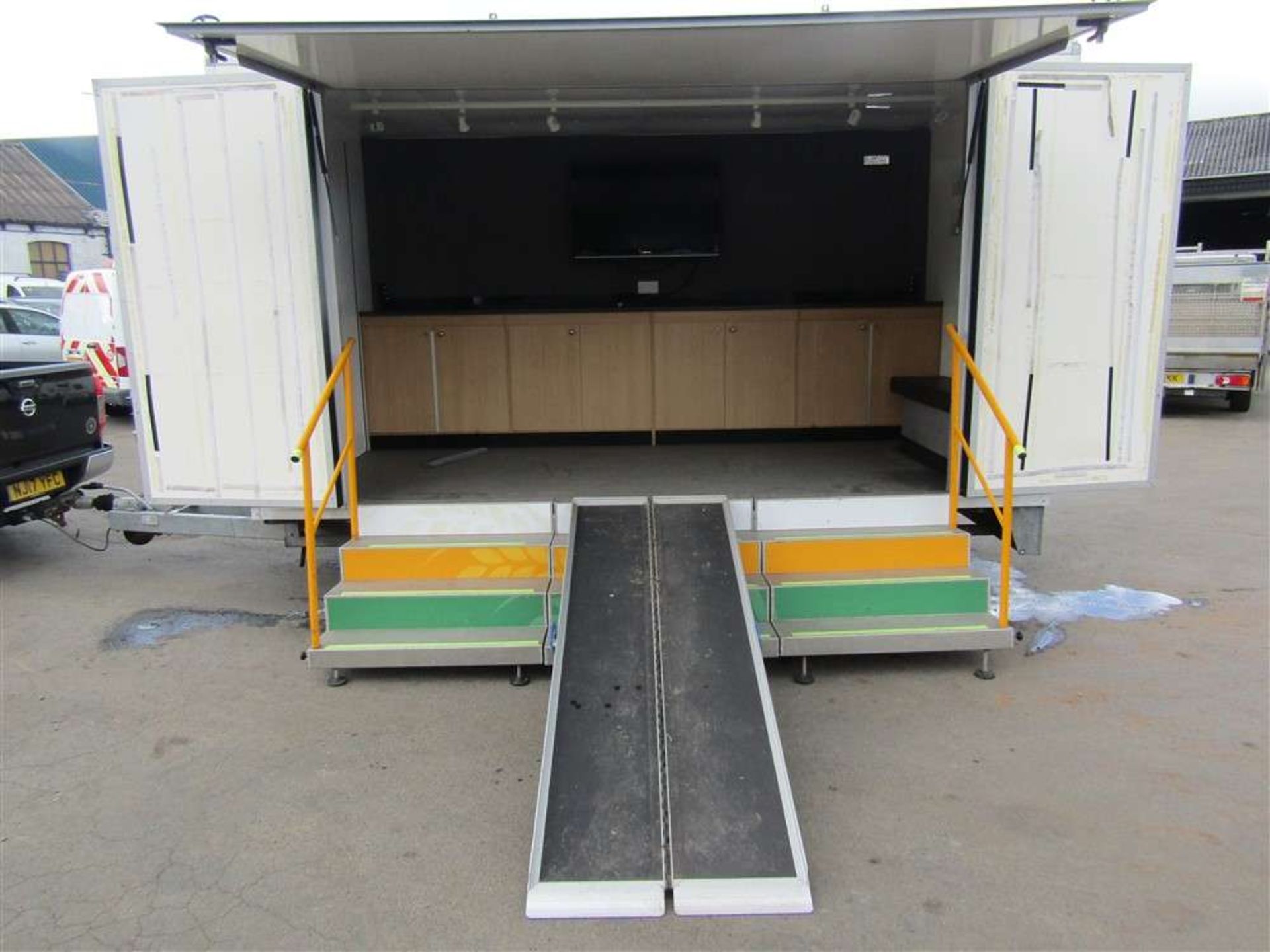 Twin Axle Exhibition Trailer (Direct Council) - Image 5 of 7