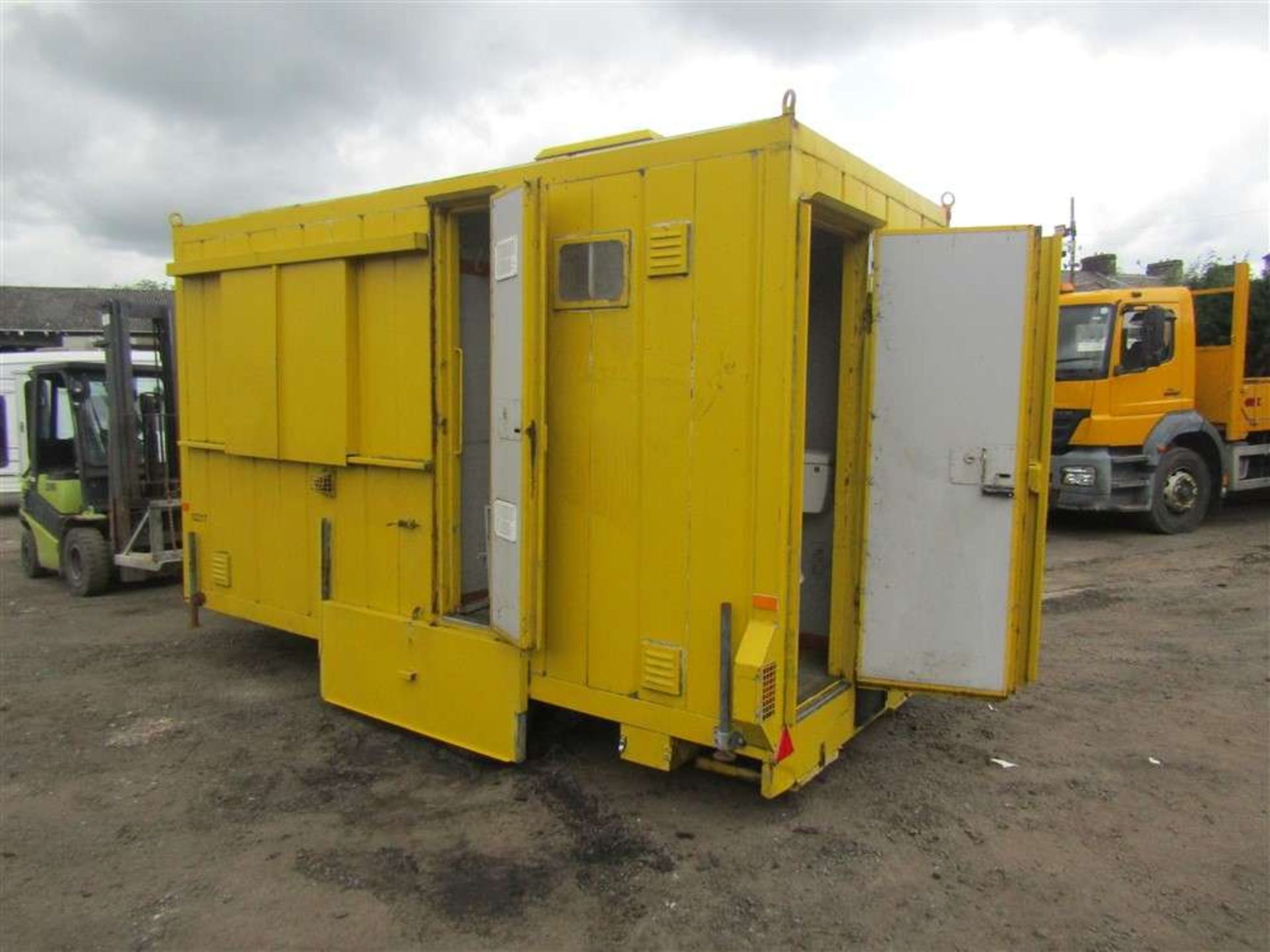 Yellow Welfare Unit - Image 2 of 9