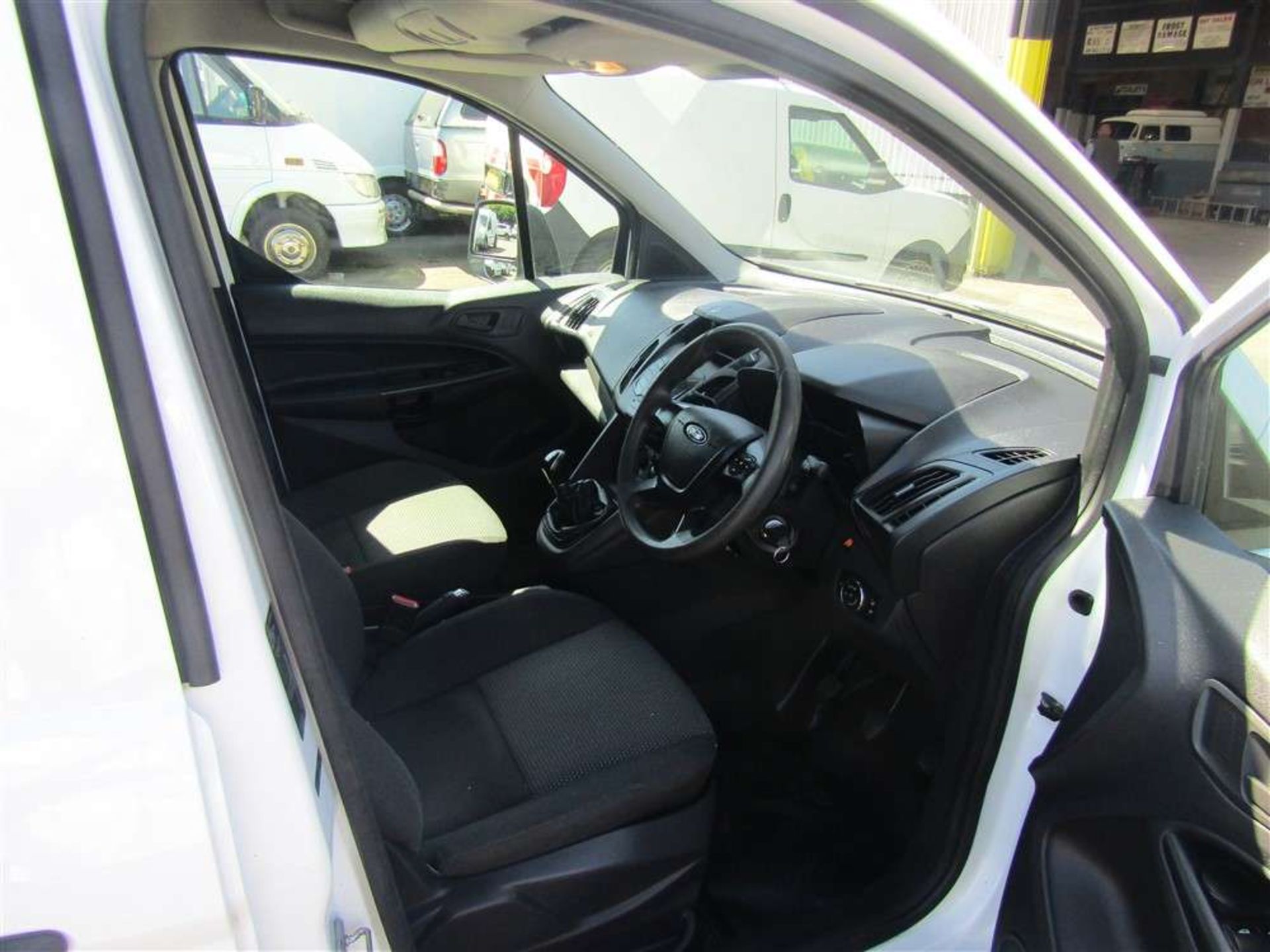 2015 15 reg Ford Transit Connect 230 Crew Van - Image 6 of 8