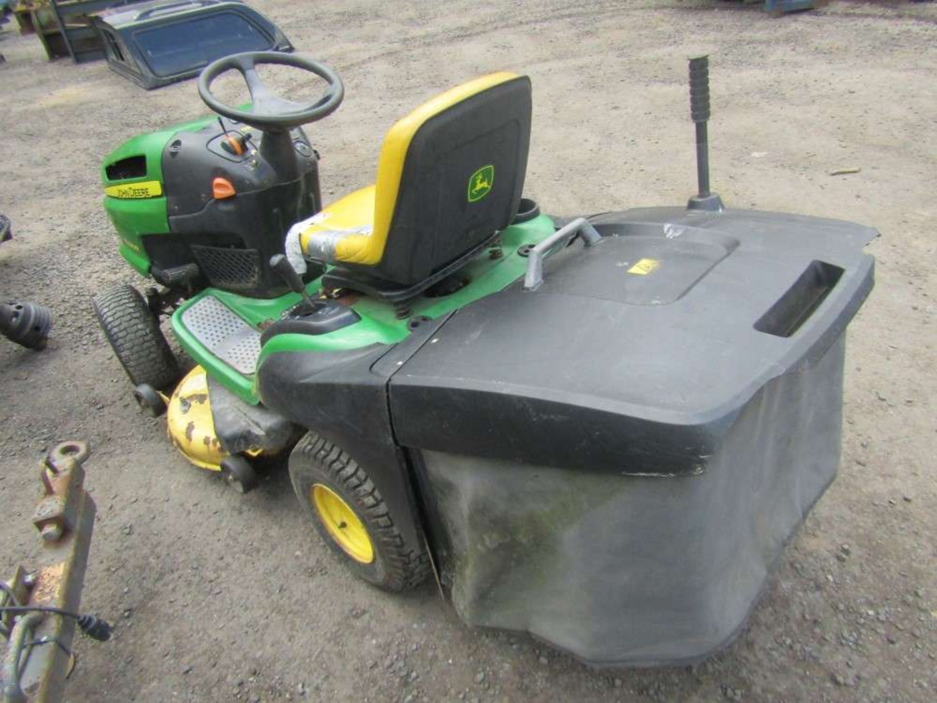 John Deere X130R Ride on Lawnmower - Image 3 of 5