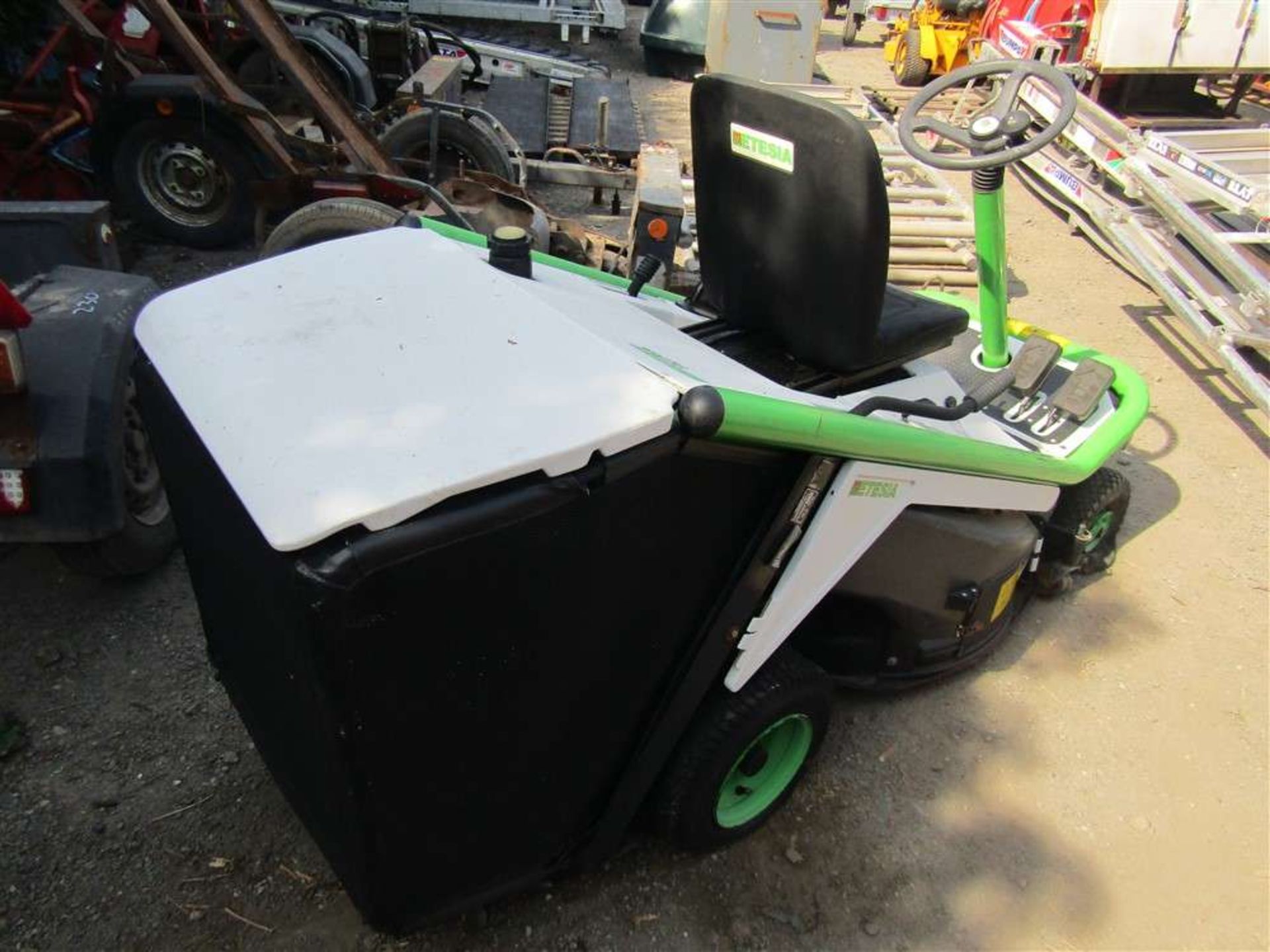 Etesia Bahia MKHE Ride On Mower - Image 4 of 4