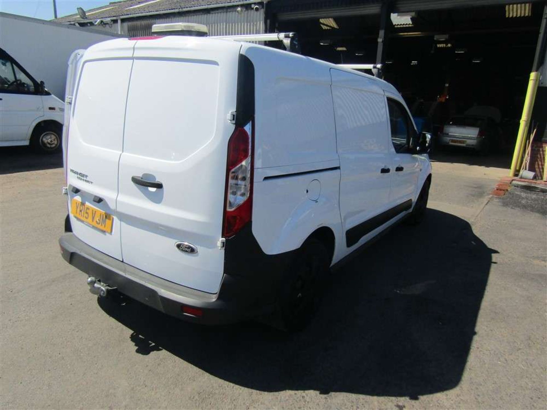 2015 15 reg Ford Transit Connect 230 Crew Van - Image 4 of 8