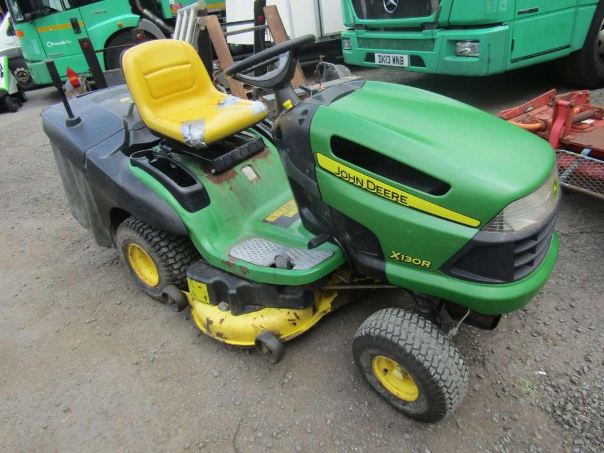 John Deere X130R Ride on Lawnmower