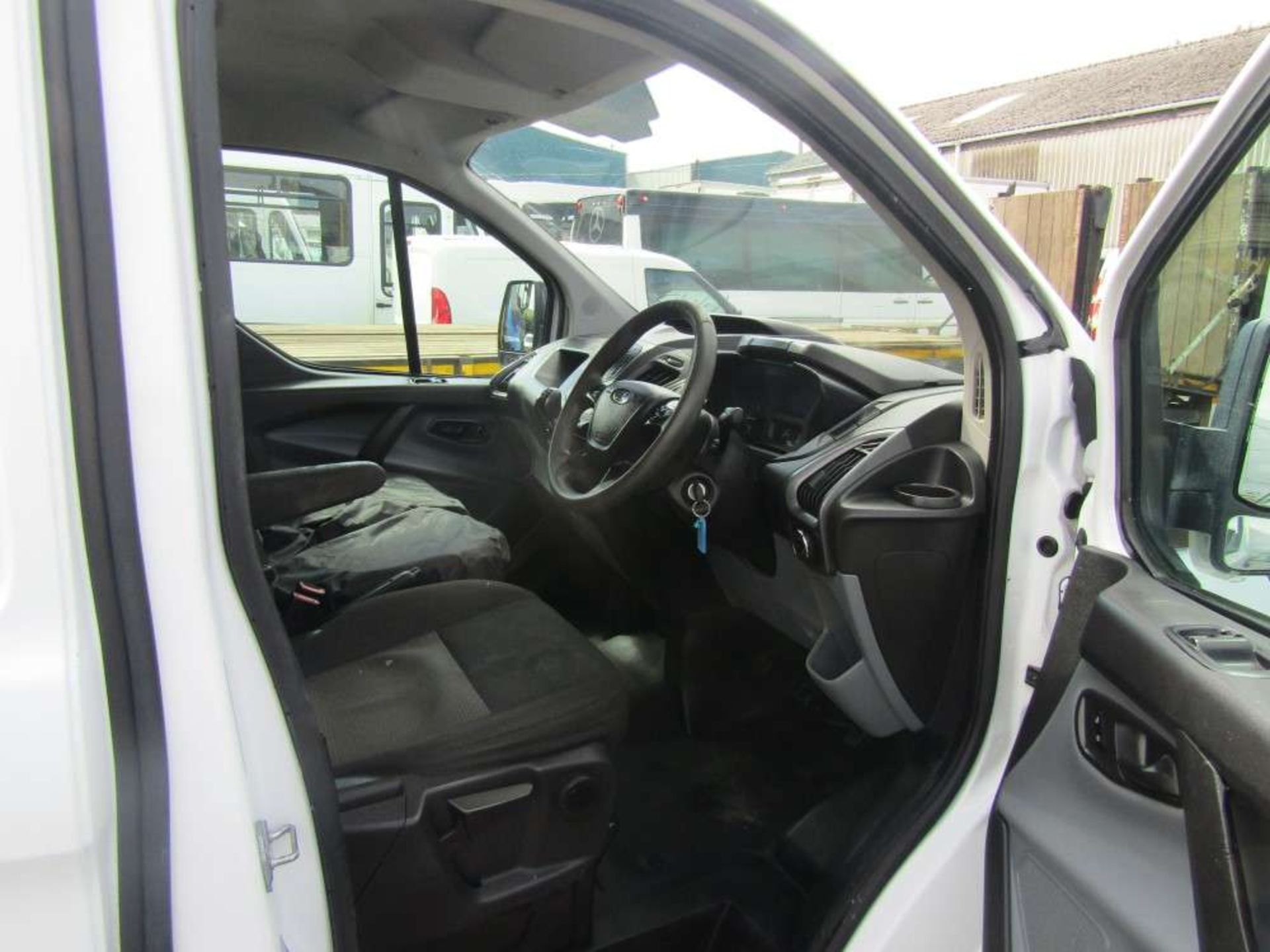 2015 65 reg Ford Transit Custom 270 Eco-Tech - Image 6 of 7