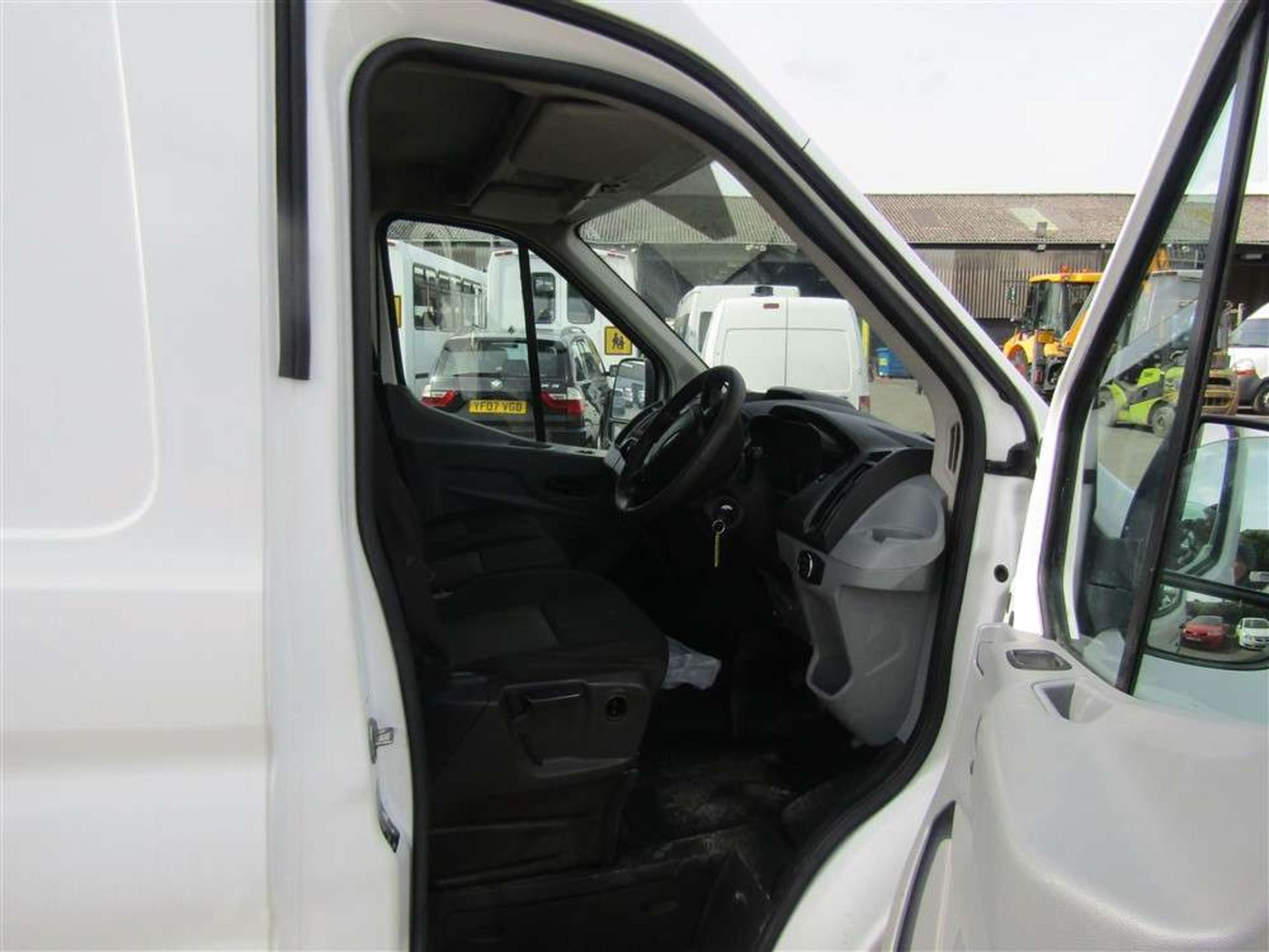 2017 17 reg Ford Transit 350 Panel Van - Image 6 of 7