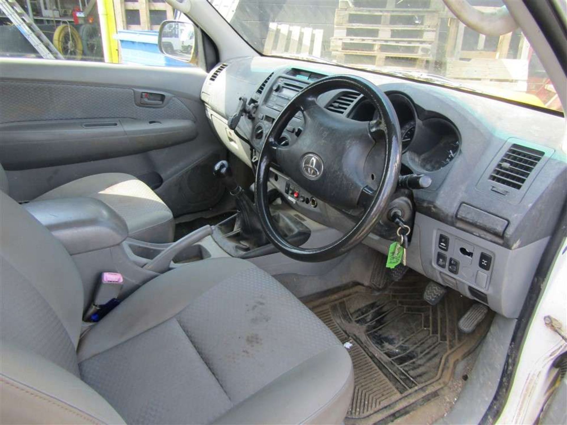 2009 59 reg Toyota Hi-Lux HL2 D-4D 4 x 4 ECB (Direct Council) - Image 6 of 7