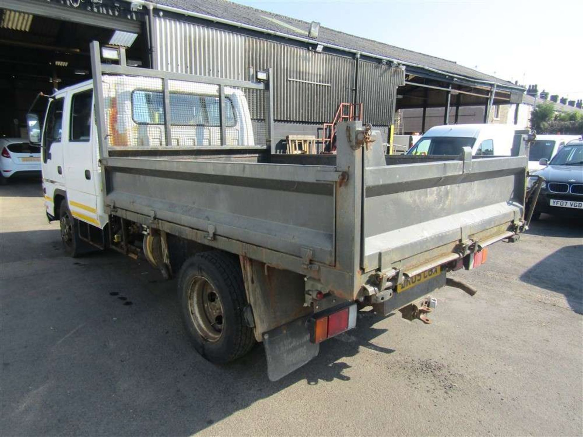 2009 09 reg Isuzu NPR-6 Tipper with Built in Compressor (Direct Electricity NW) - Image 3 of 7