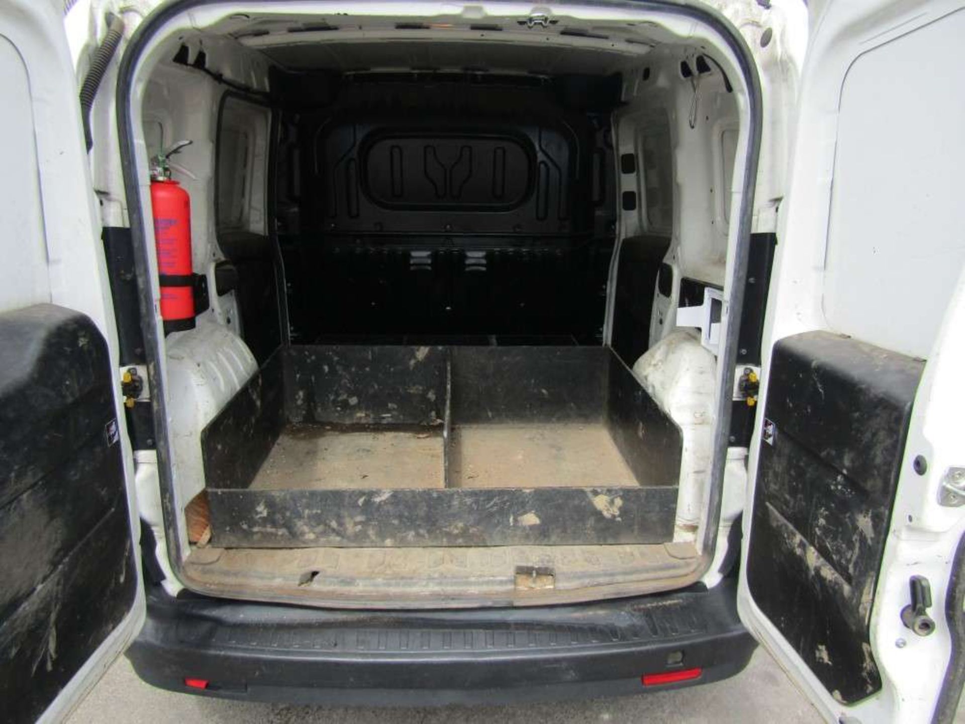 2013 13 reg Vauxhall Combo 2000 L1H1 CDTI SS E-Flex - Image 5 of 7