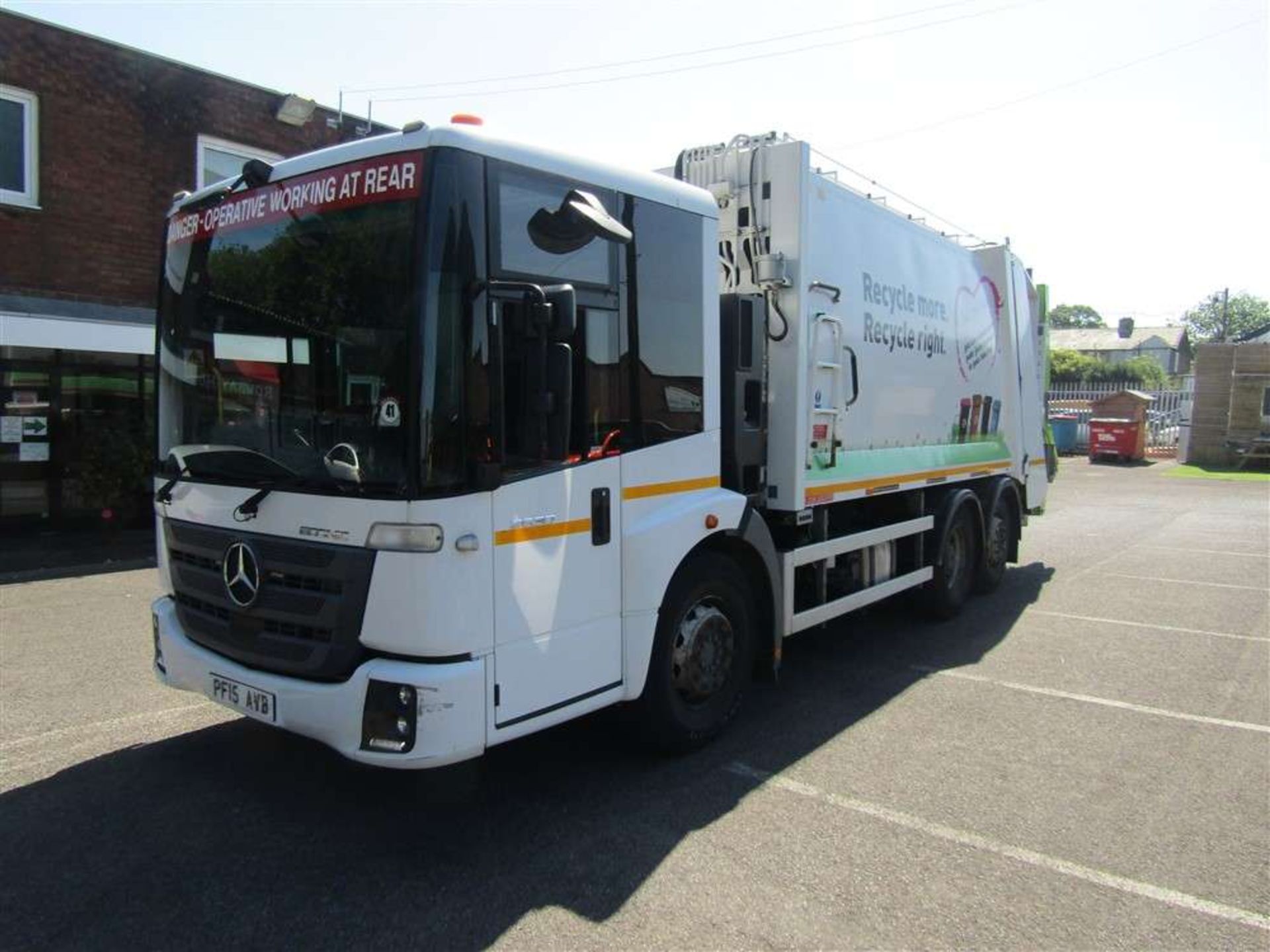 2015 15 reg Mercedes Econic 2630 Refuse Wagon (Direct Council) - Image 2 of 6