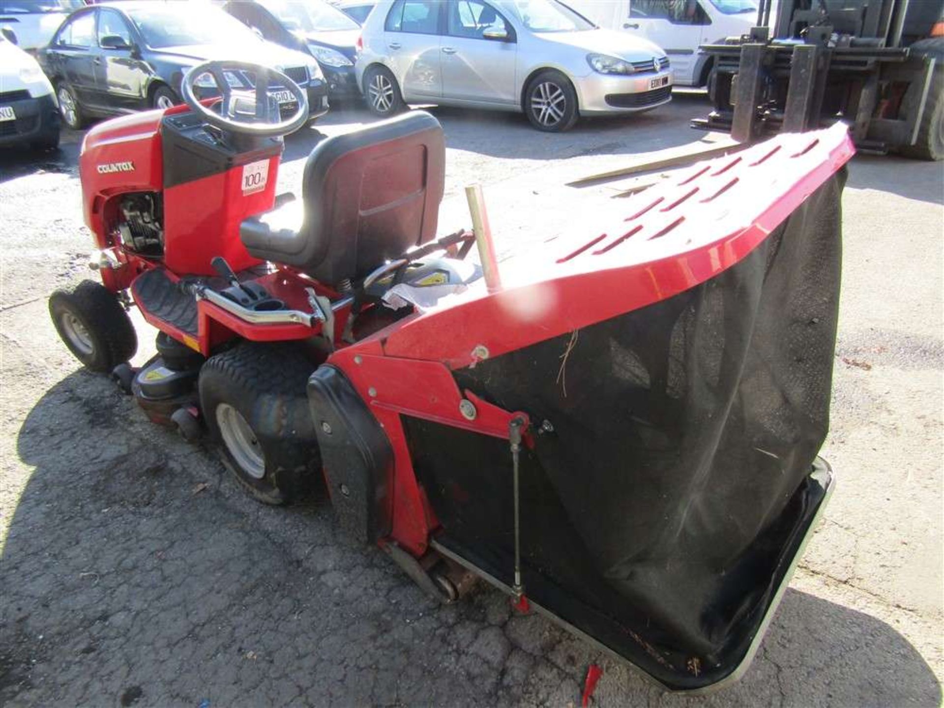 Countax C600H Petrol Ride on Mower with Honda Engine & Brush, Collector Box & Roller - Image 4 of 5