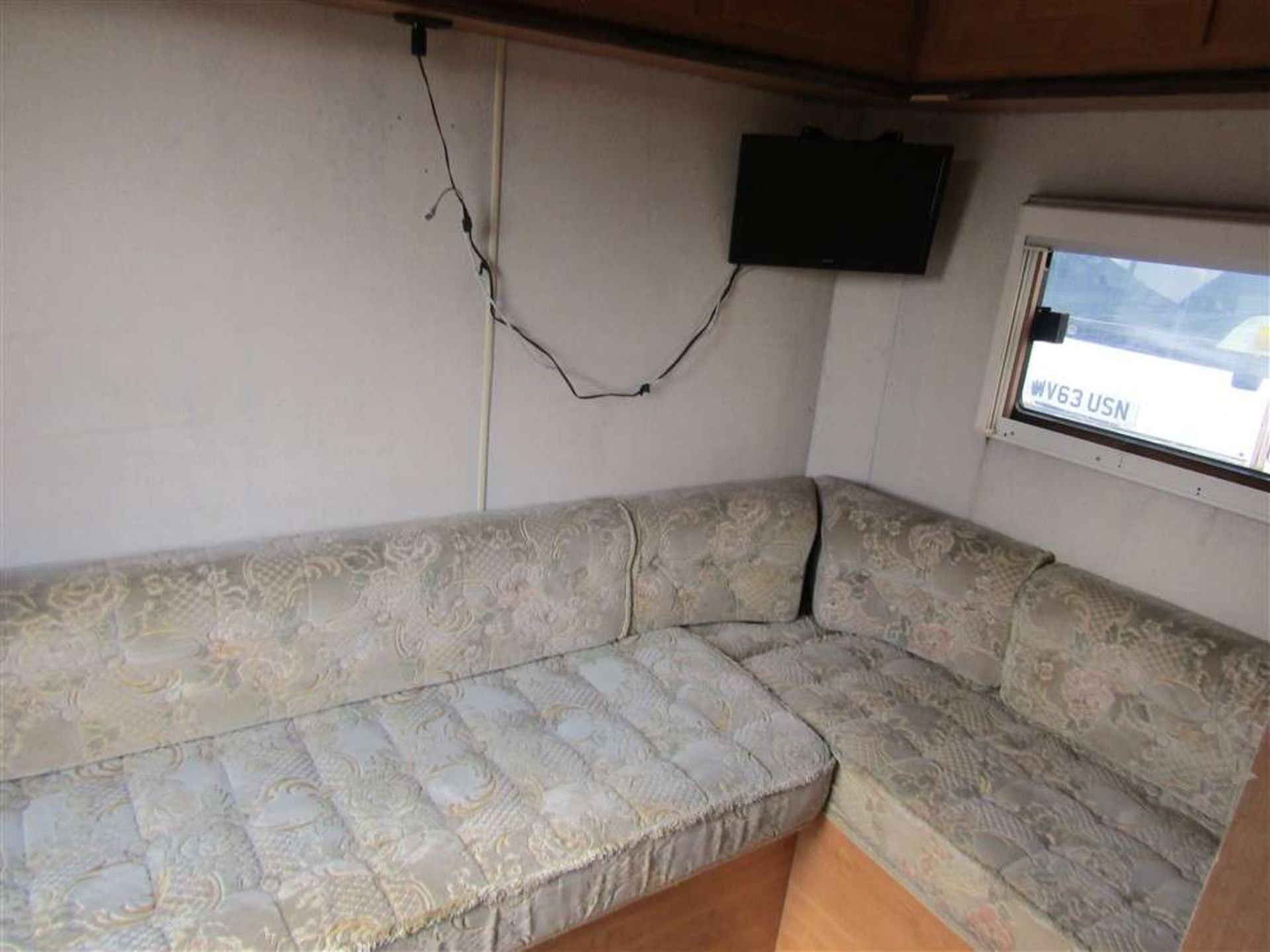 2003 03 reg Mercedes 815 7.5 ton Camper Conversion - Image 7 of 10