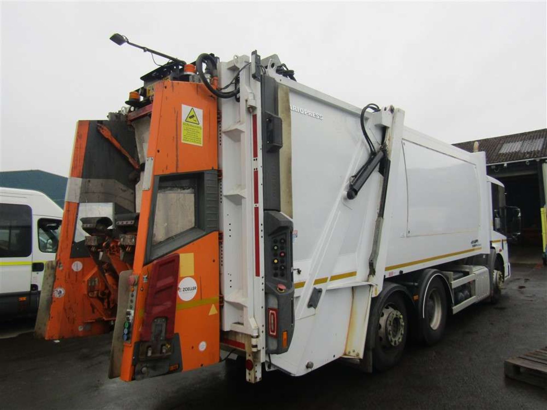 2017 67 reg Mercedes Econic 2630 Refuse Wagon (Direct Council) - Image 4 of 6