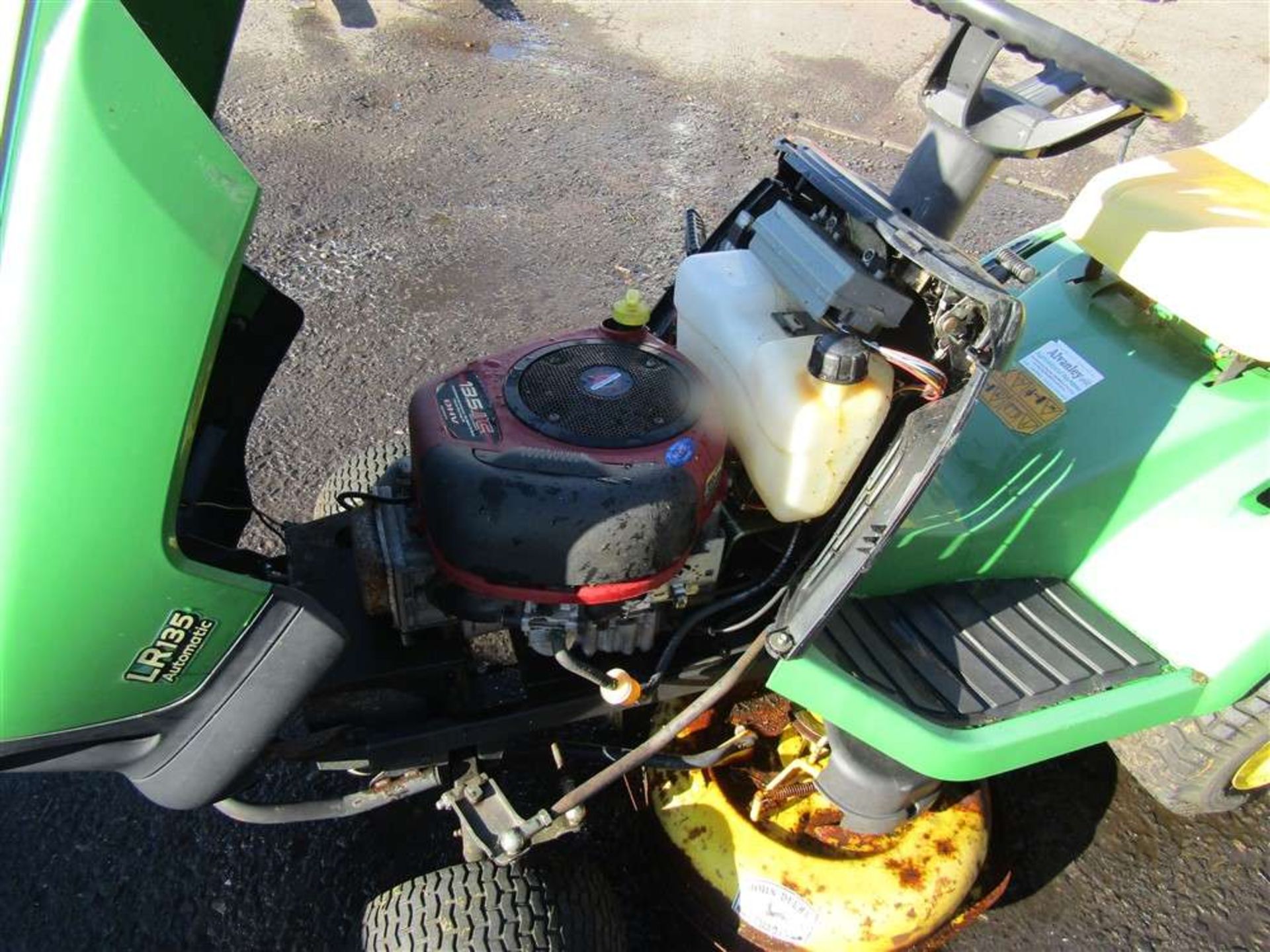 John Deere LR135 Automatic Petrol Ride on Mower - Image 3 of 3