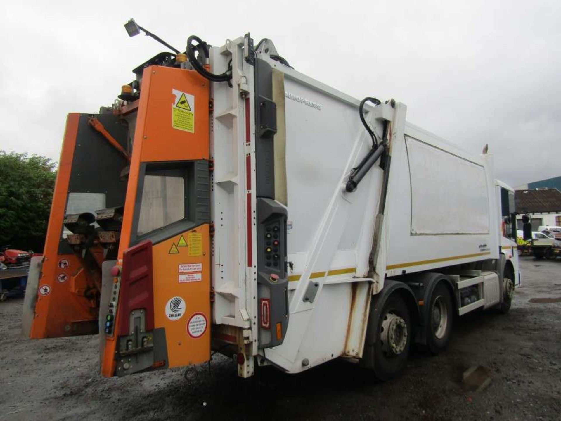 2017 67 reg Mercedes Econic 2630 Refuse Wagon (Direct Council) - Image 4 of 6