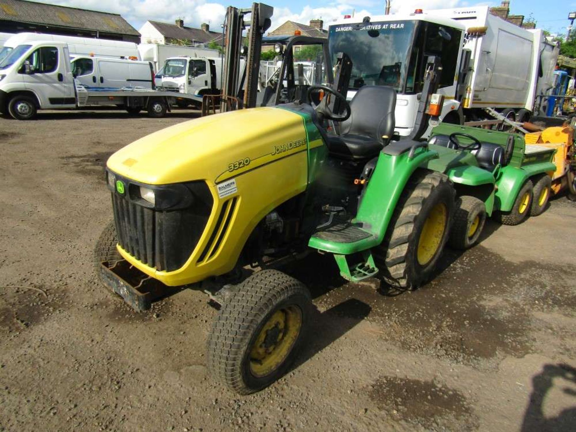 07 reg John Deere 3320 Tractor (Runs but doesn't drive) (Direct Council) - Image 2 of 4