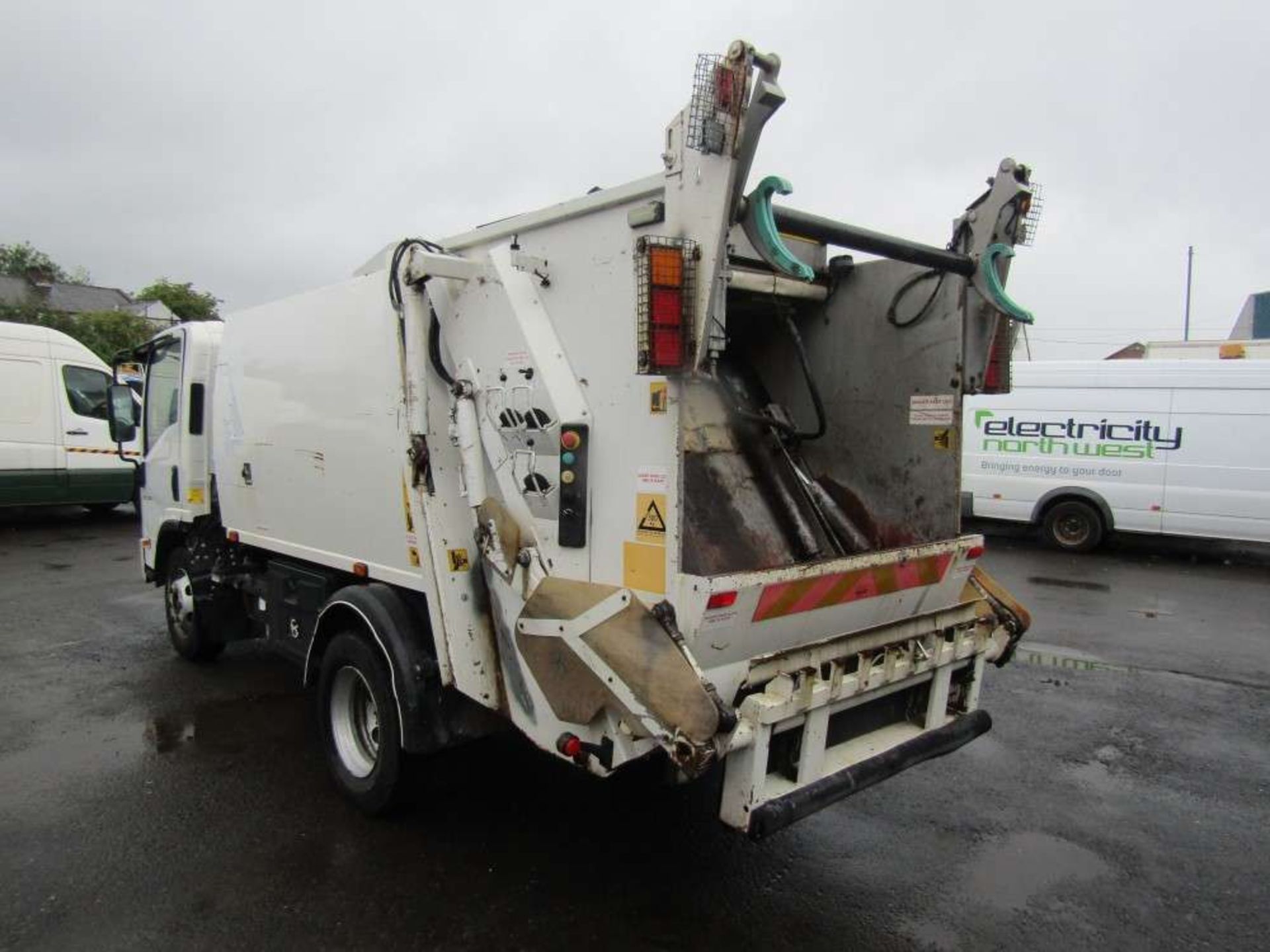 2011 11 reg Isuzu Forward N75.190 Refuse Wagon (Runs & Drives but Gearbox Issues) (Direct Council) - Image 3 of 6