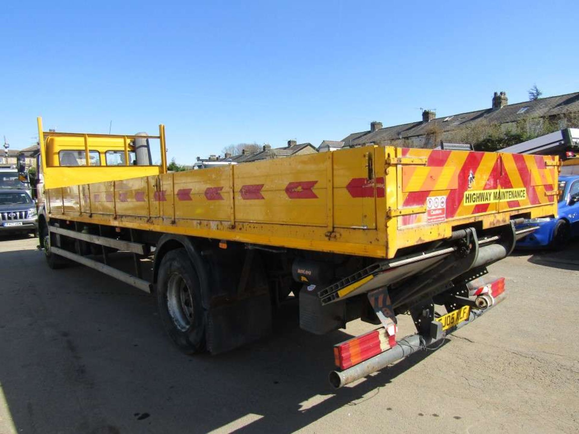 2005 05 reg Mercedes 1823 18t Flat Bed With Tail Lift (Sold on Site - Location Knutsford) - Image 3 of 6