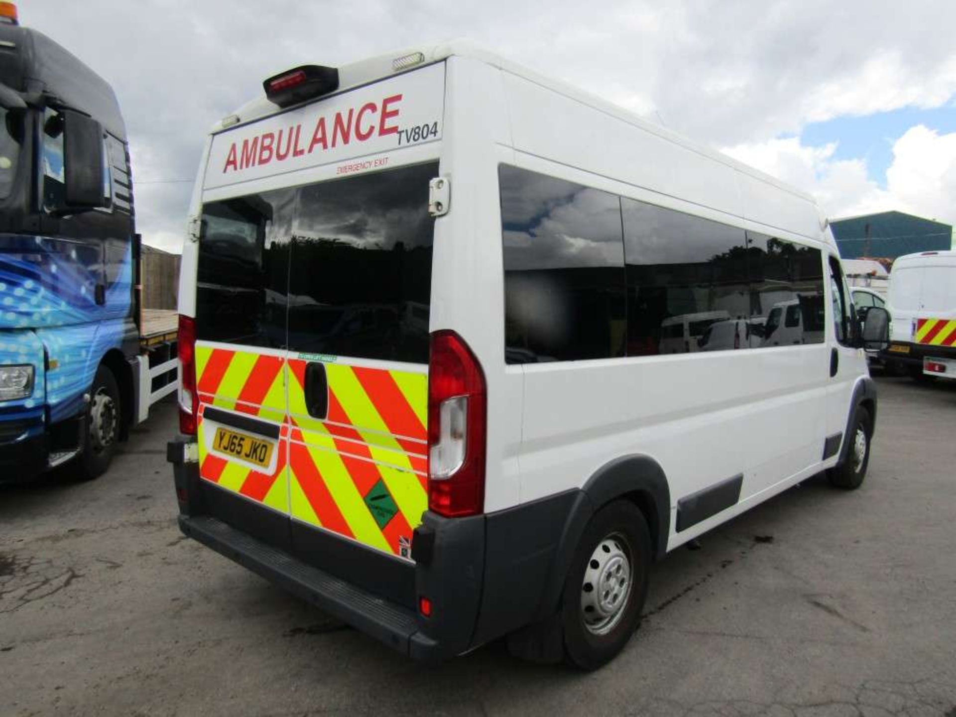 2015 65 reg Peugeot Boxer 435 L3H2 HDI Ambulance - Image 4 of 9