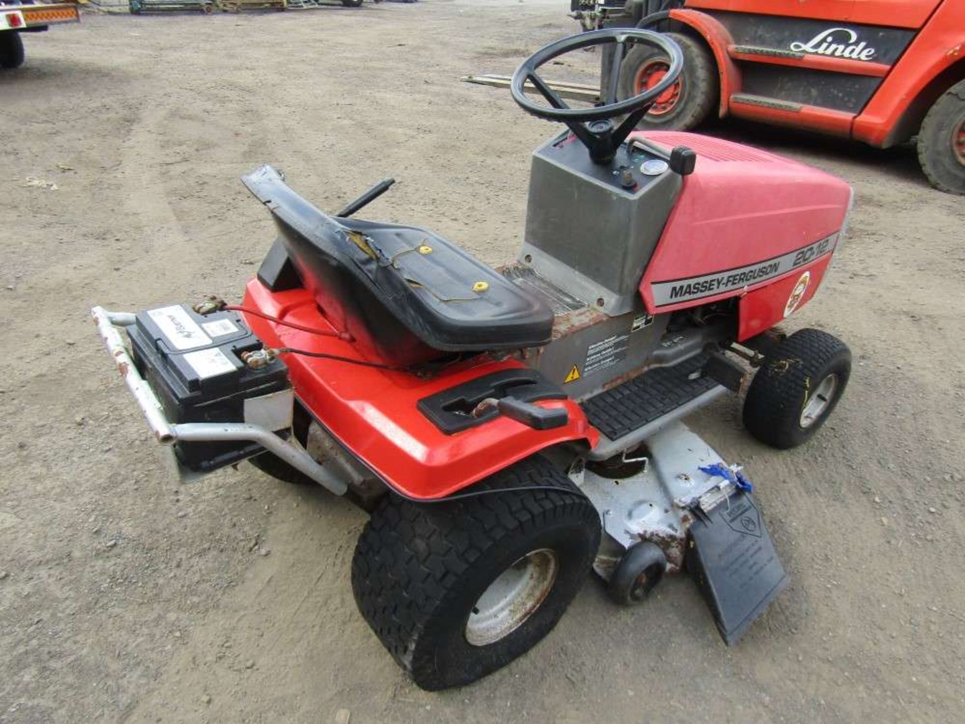 Massey Ferguson 20-12 Ride On Mower - Image 3 of 5