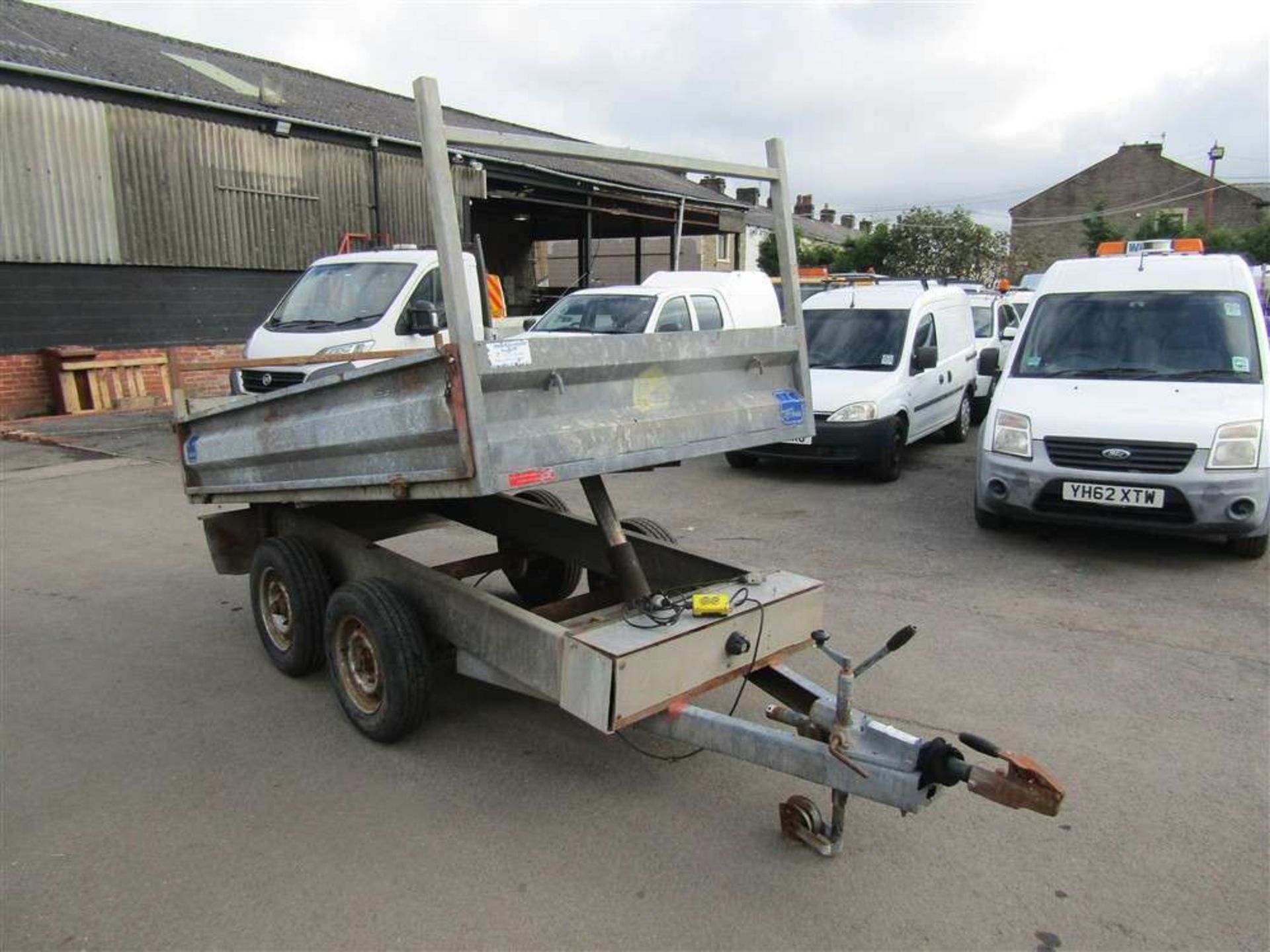 Lynton Tipping Trailer c/w Electric Remote