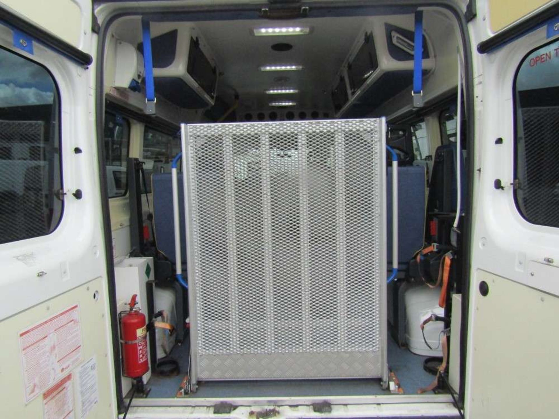 2015 65 reg Peugeot Boxer 435 L3H2 HDI Ambulance - Image 5 of 9