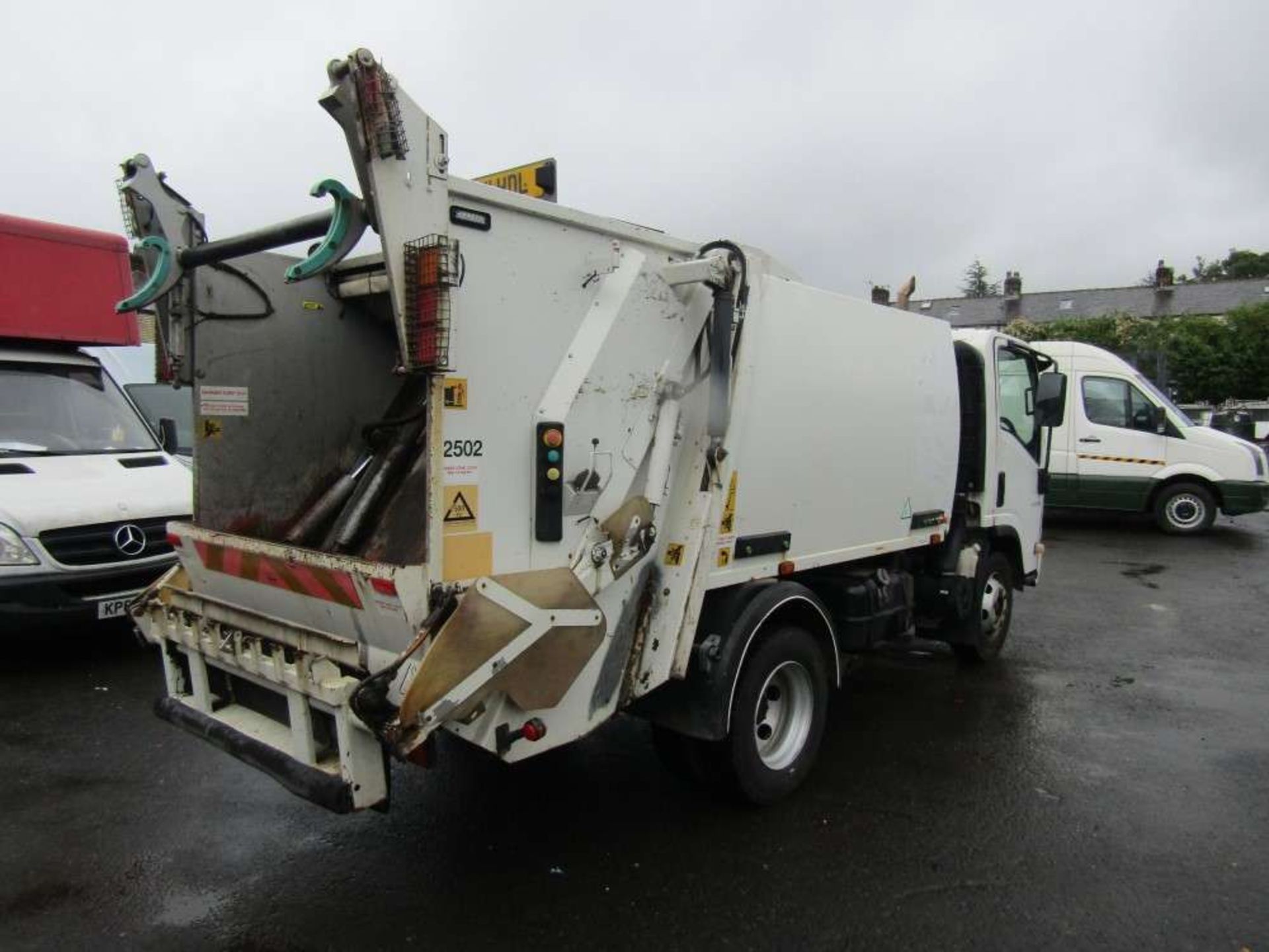 2011 11 reg Isuzu Forward N75.190 Refuse Wagon (Runs & Drives but Gearbox Issues) (Direct Council) - Image 4 of 6