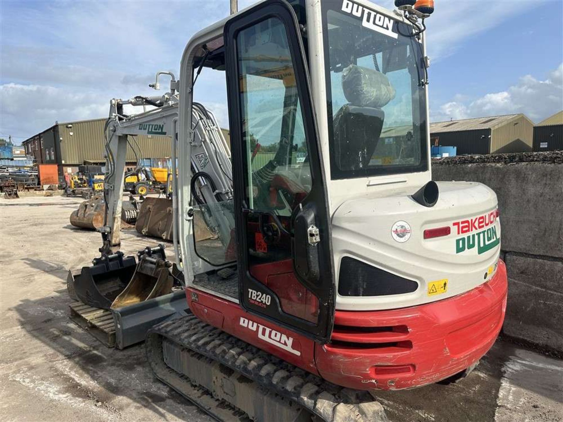 2022 Takeuchi TB240 Tracked Excavator c/w 5 x Buckets, Coded Key, AC & On Board Fuelling Station - Image 4 of 11