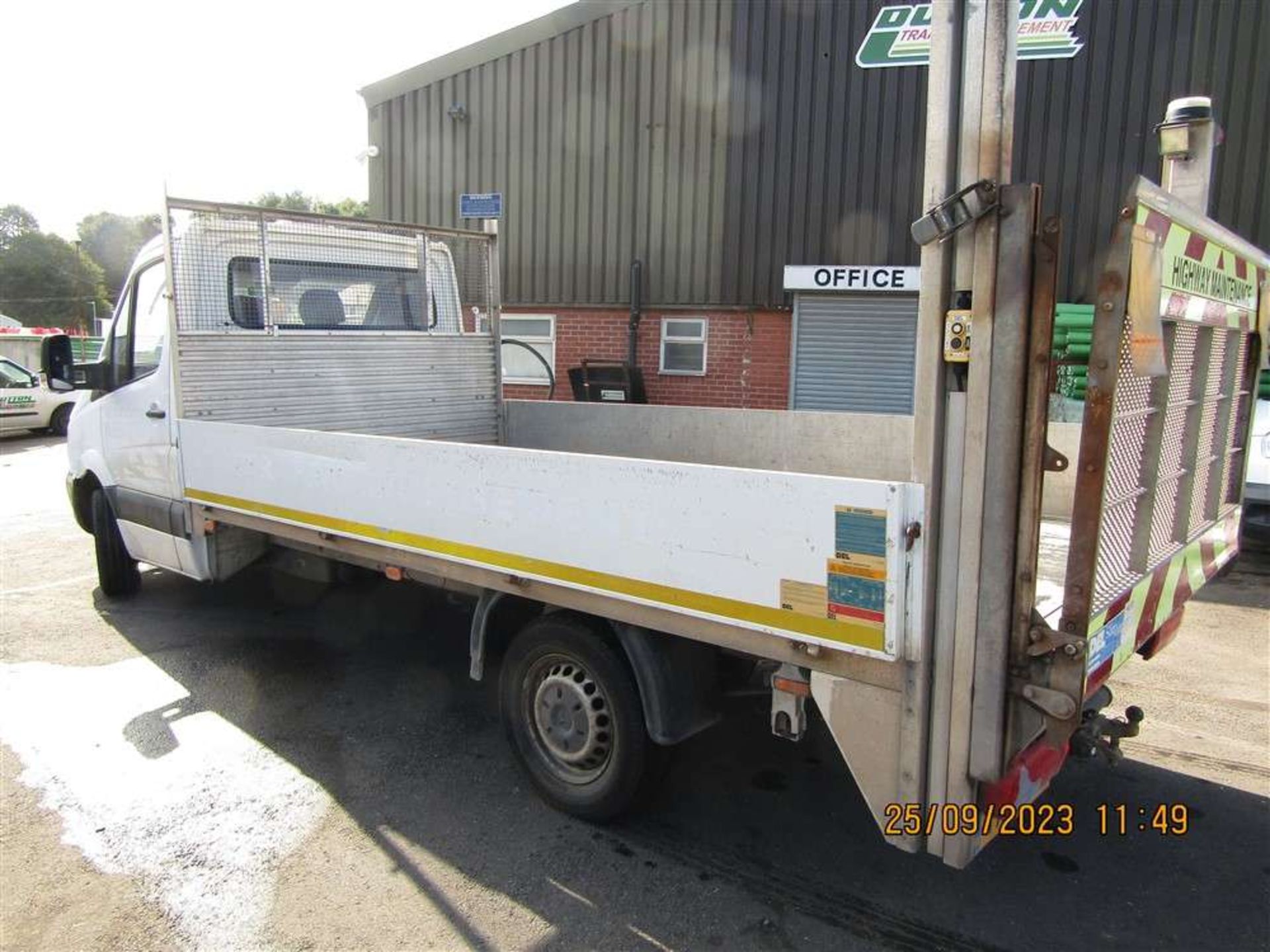 2015 15 reg Mercedes Sprinter 313 CDI 3.5t Dropside c/w Tail lift - Image 3 of 6