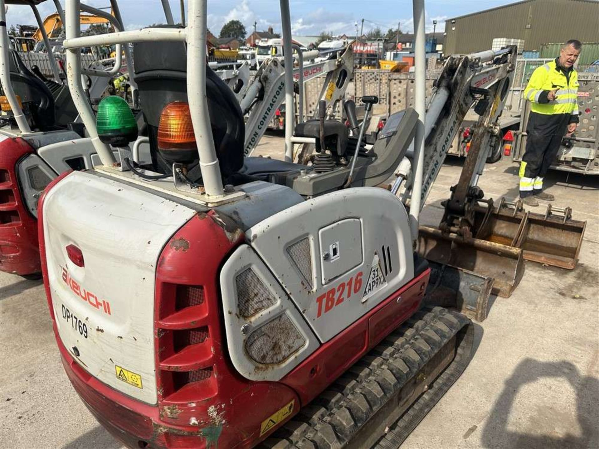 2017 Takeuchi TB216 Tracked Excavator c/w 5 x Buckets - Image 4 of 7