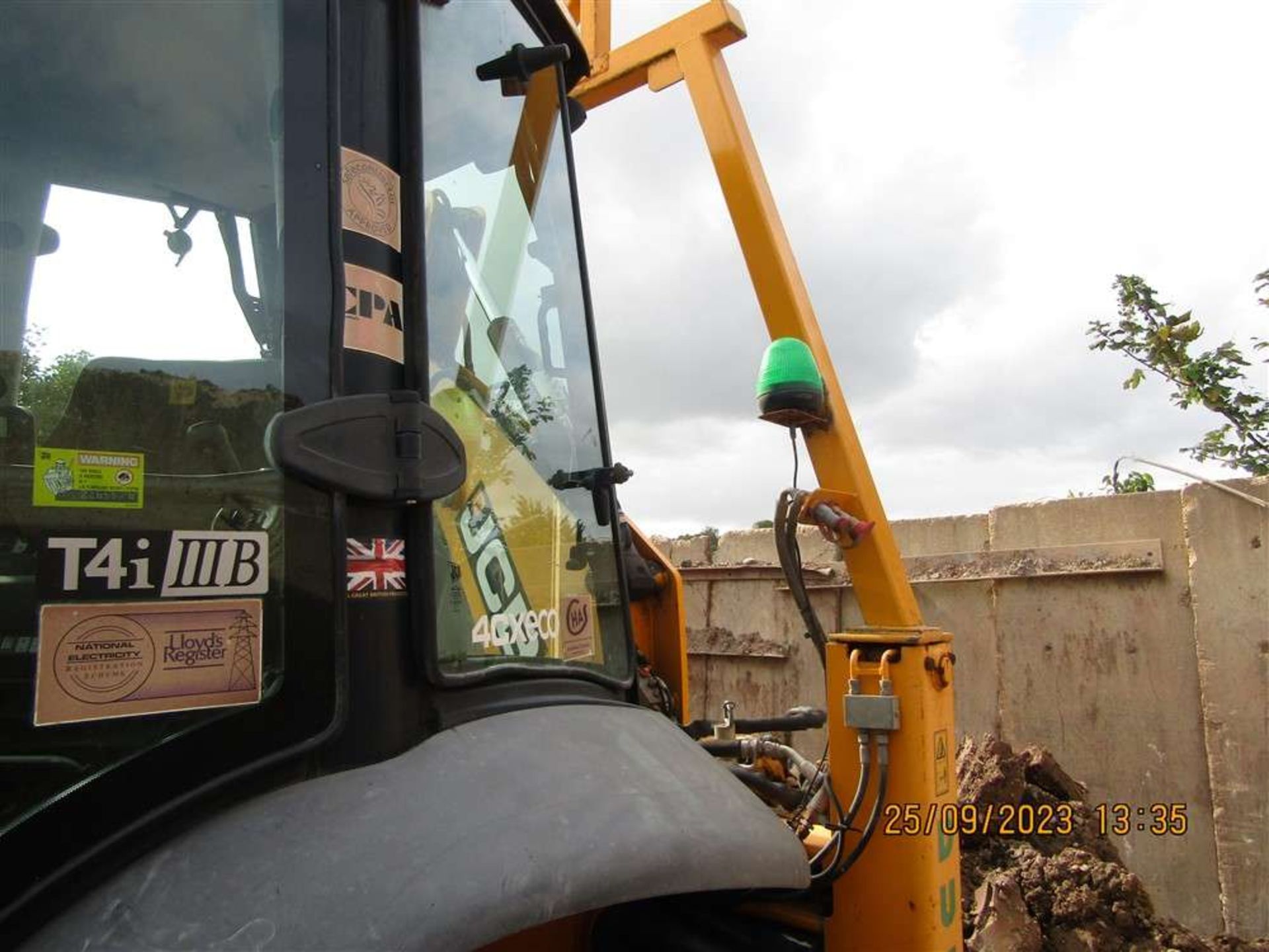 2014 14 reg JCB 4CX Super Site Master with Pole Height Limiters Spec & 4 Buckets - Image 5 of 10